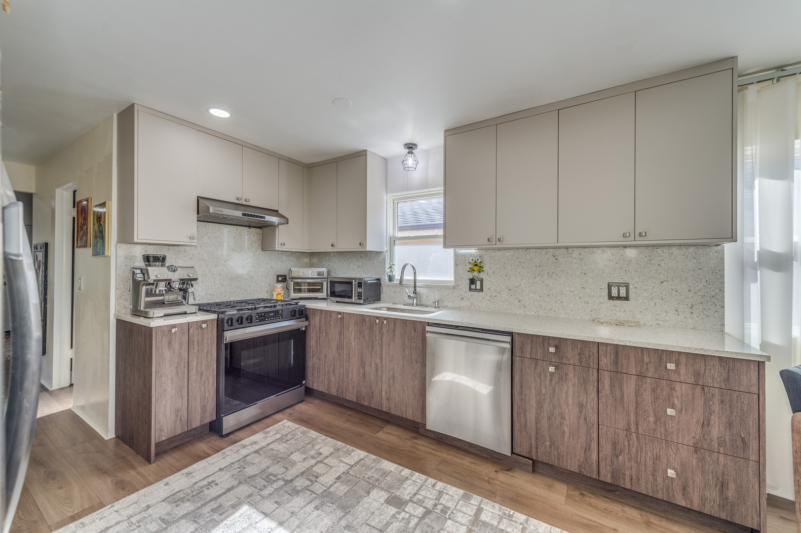 3218 N Nagle Avenue Property Photo 10