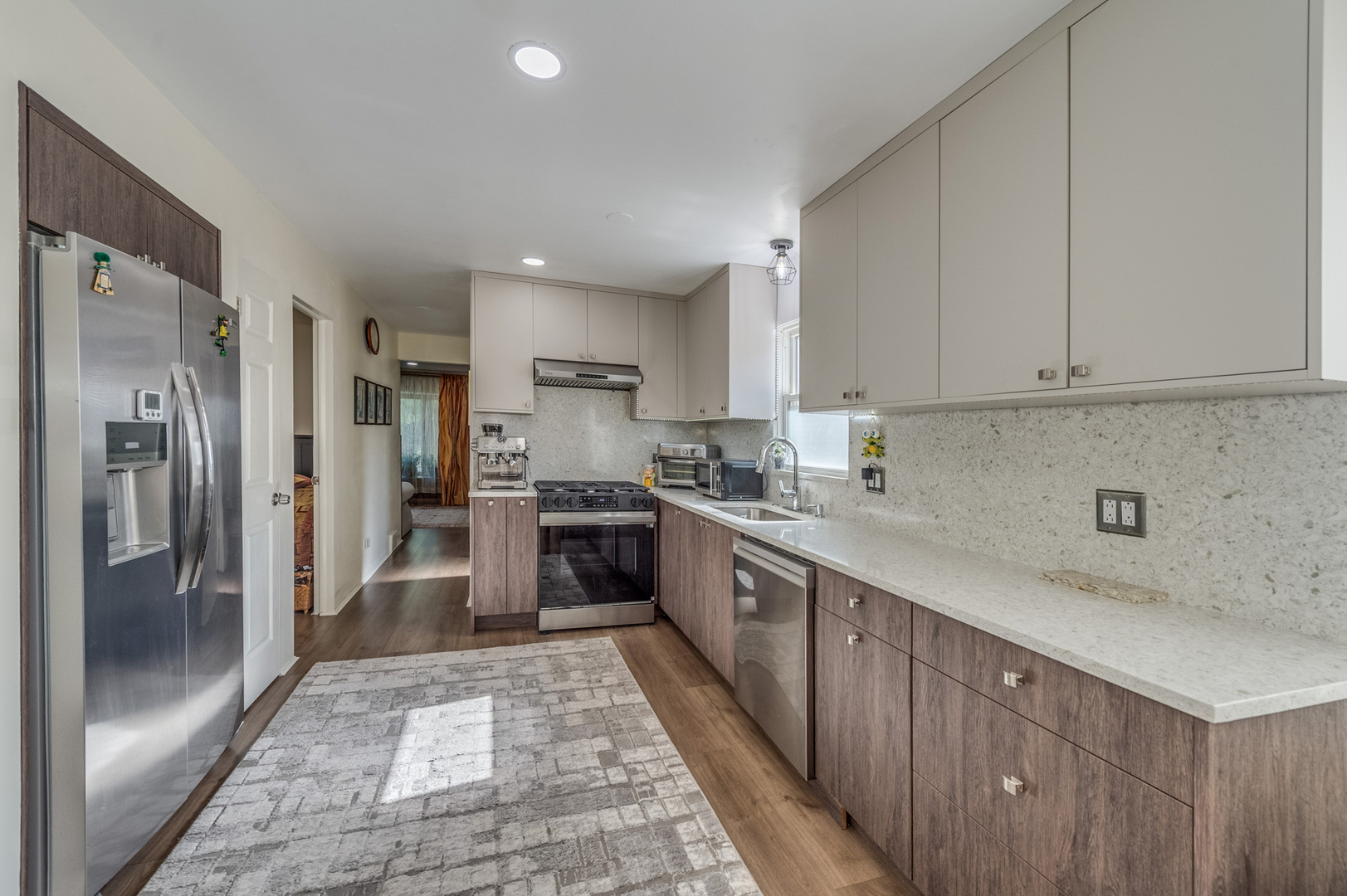 3218 N Nagle Avenue Property Photo 11