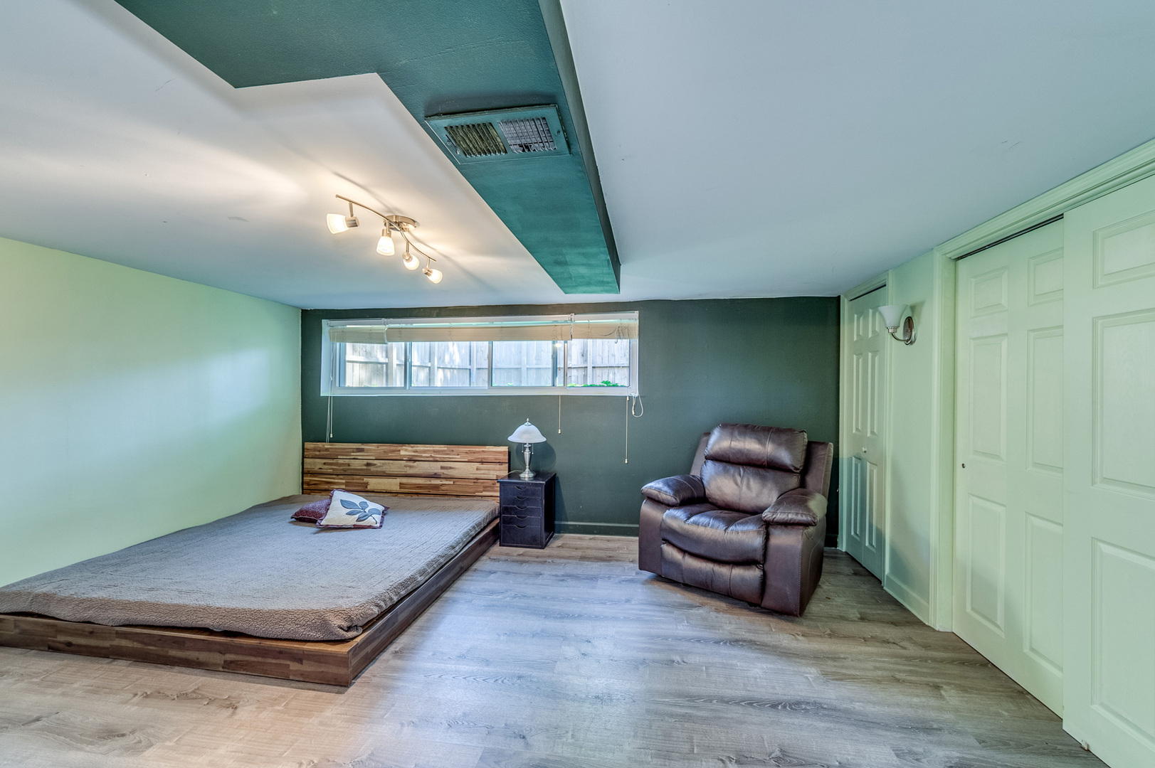 3218 N Nagle Avenue Property Photo 19