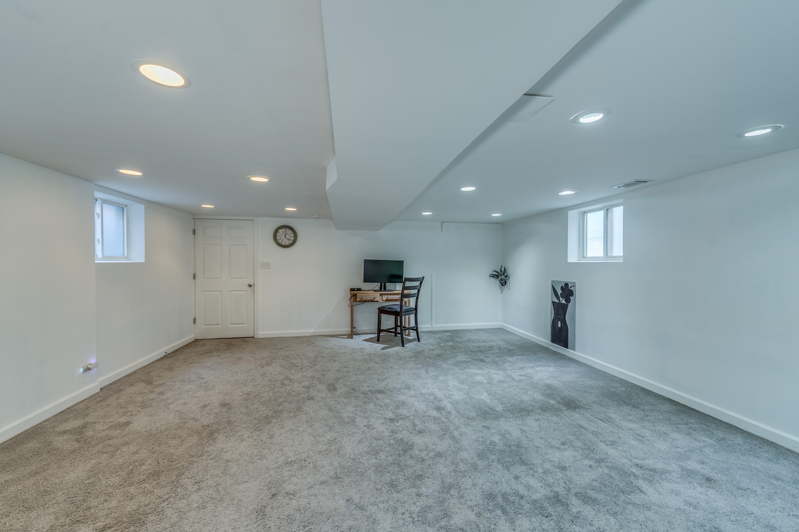 3218 N Nagle Avenue Property Photo 23