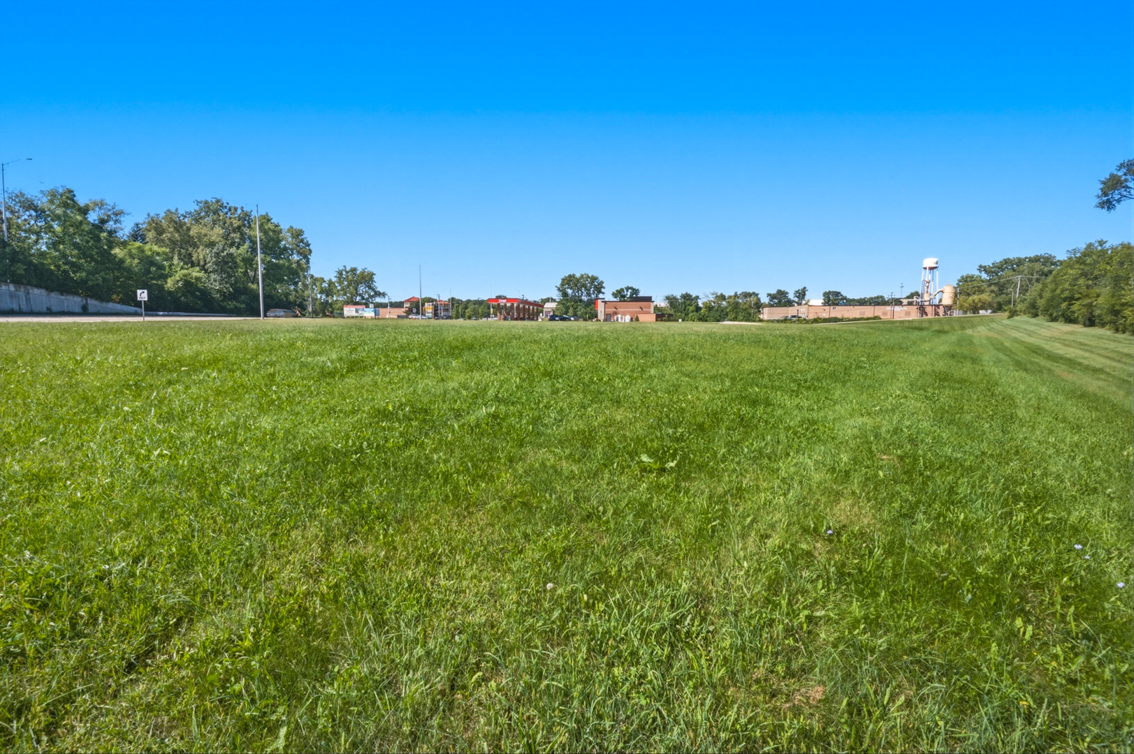 4220 Northwest Highway Property Photo 8