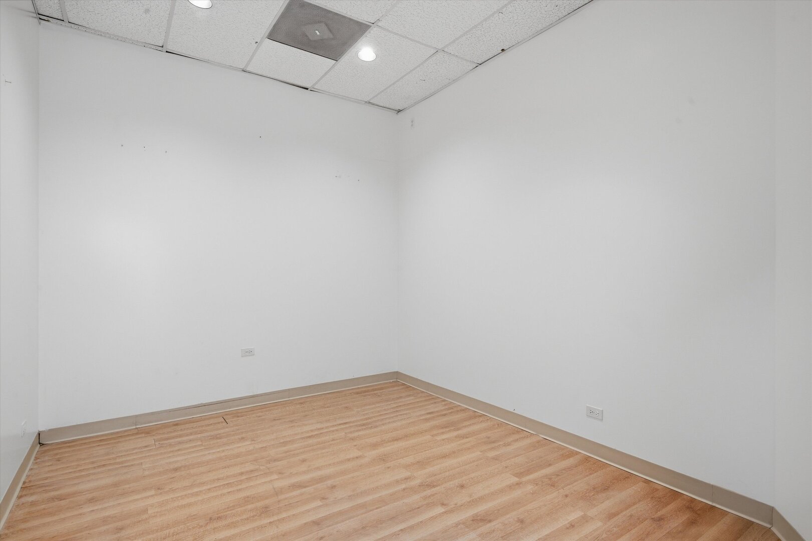 9600-9652 S Pulaski Road 9642 Property Photo 12
