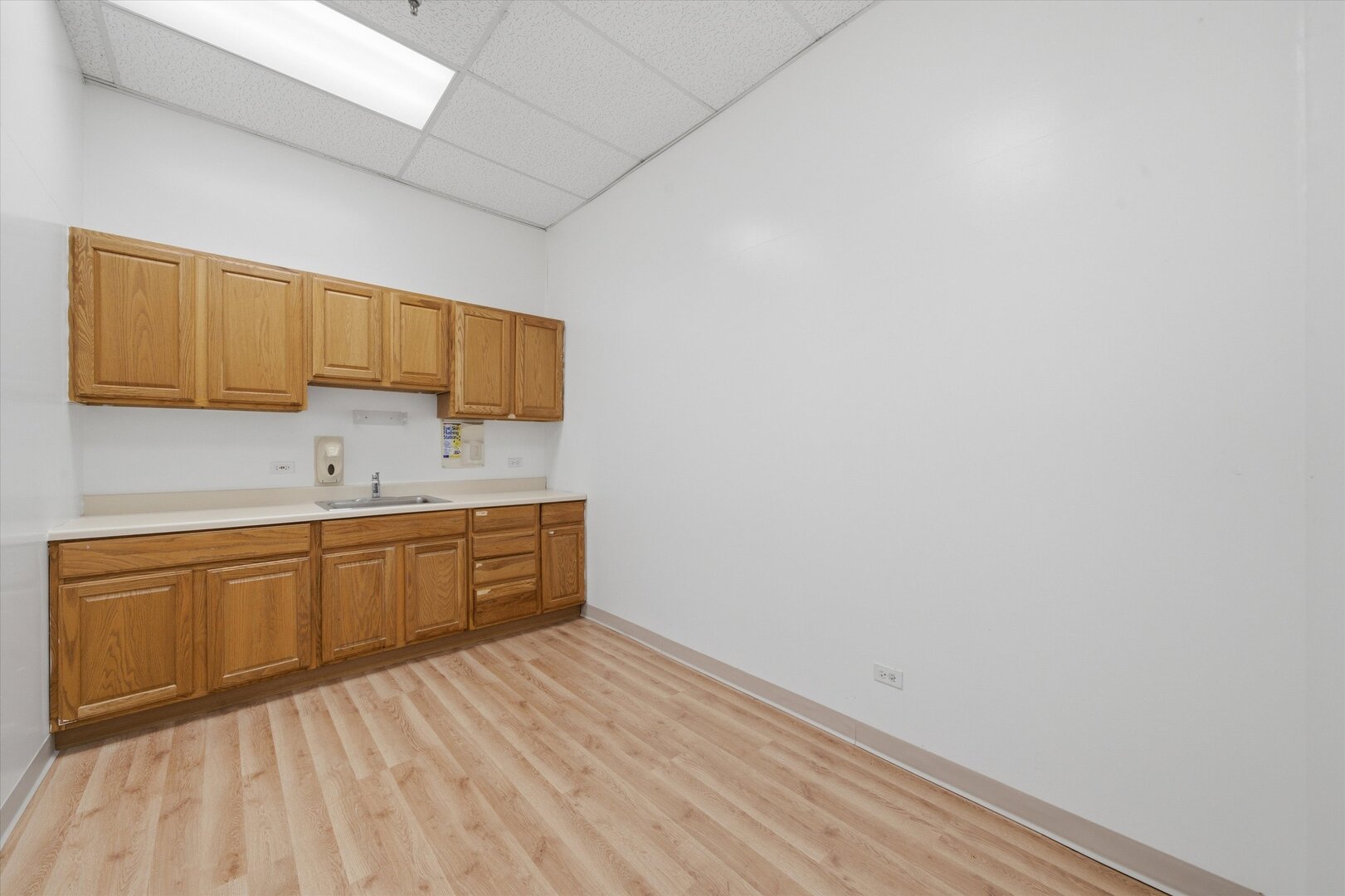 9600-9652 S Pulaski Road 9642 Property Photo 15