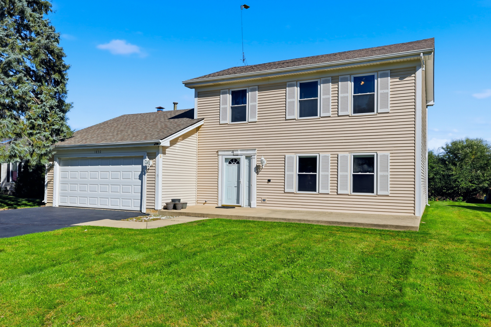 1050 Applewood Lane Property Photo 1