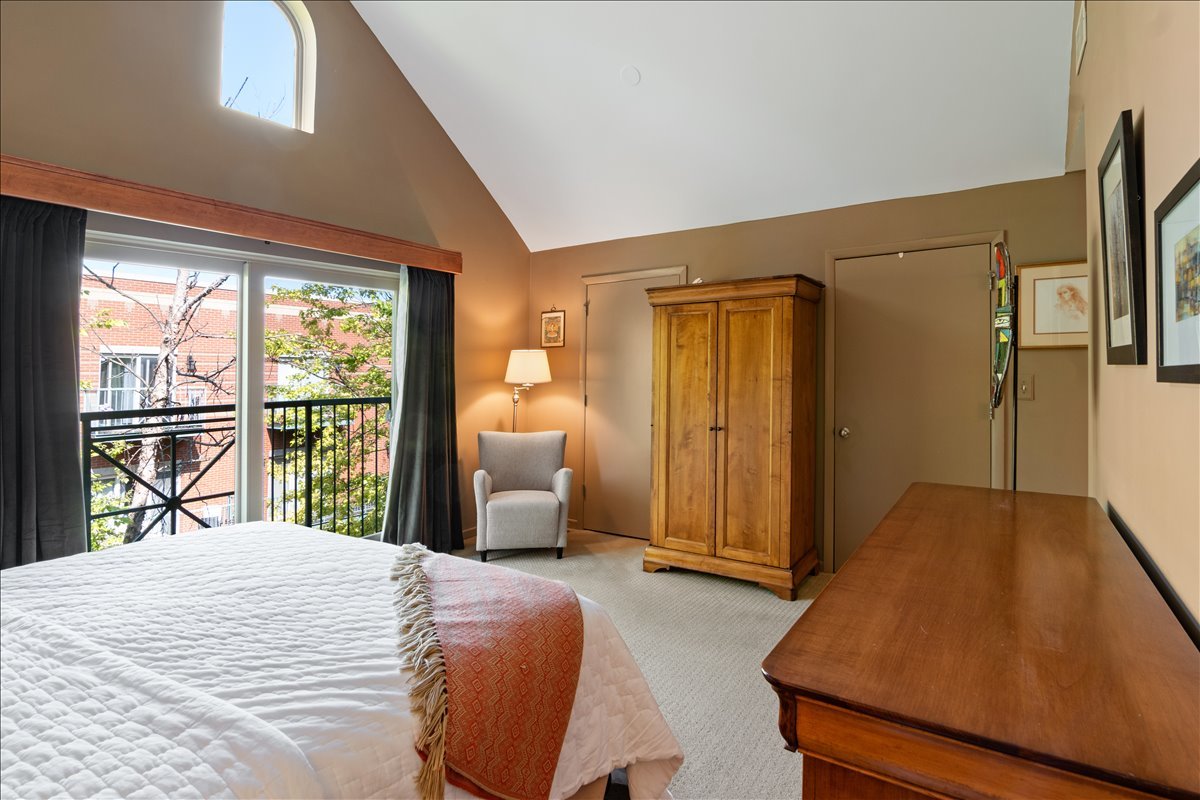 4530 S Woodlawn Avenue 305 Property Photo 14