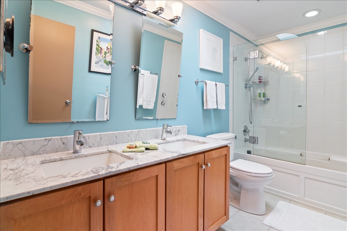 4530 S Woodlawn Avenue 305 Property Photo 15