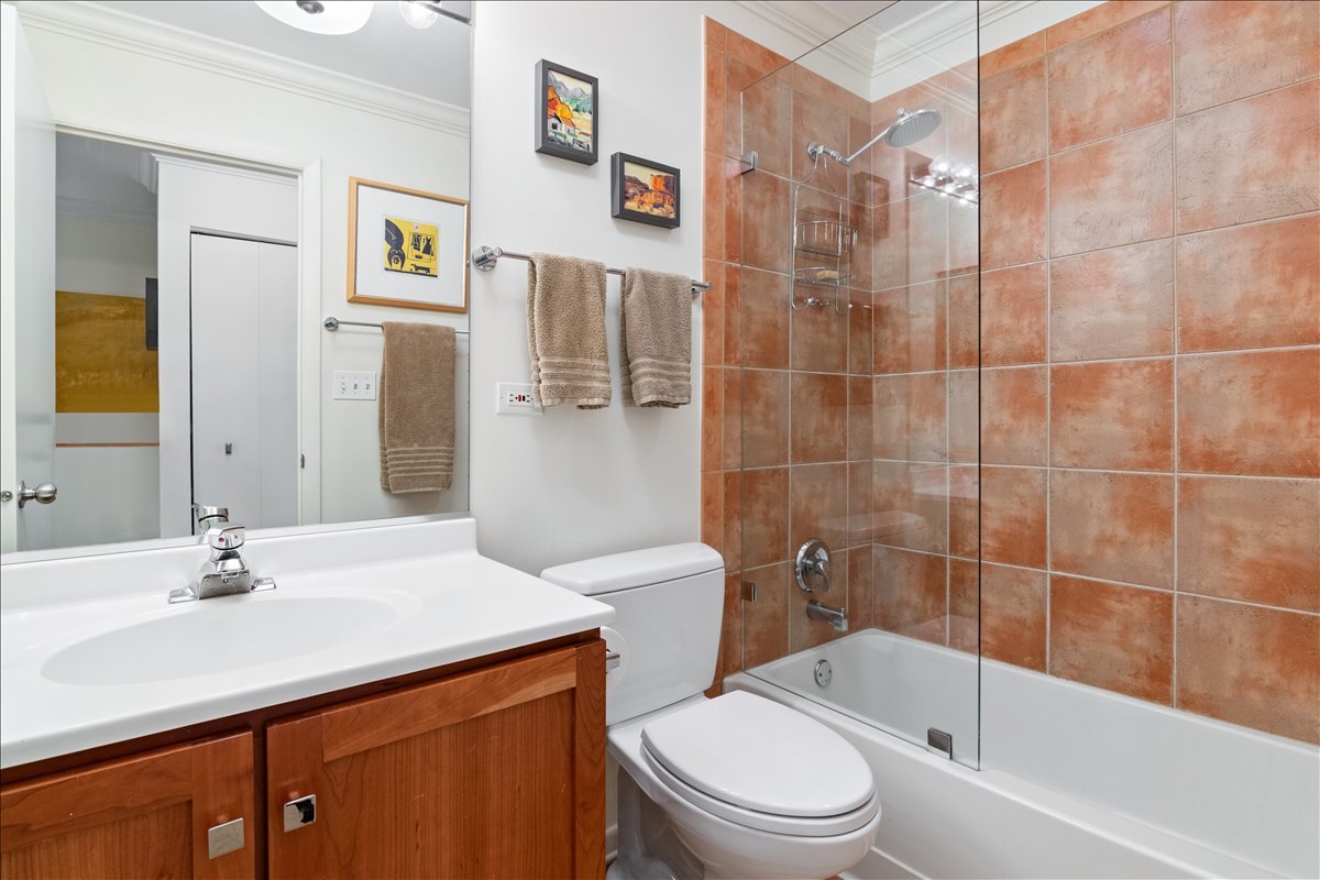 4530 S Woodlawn Avenue 305 Property Photo 20