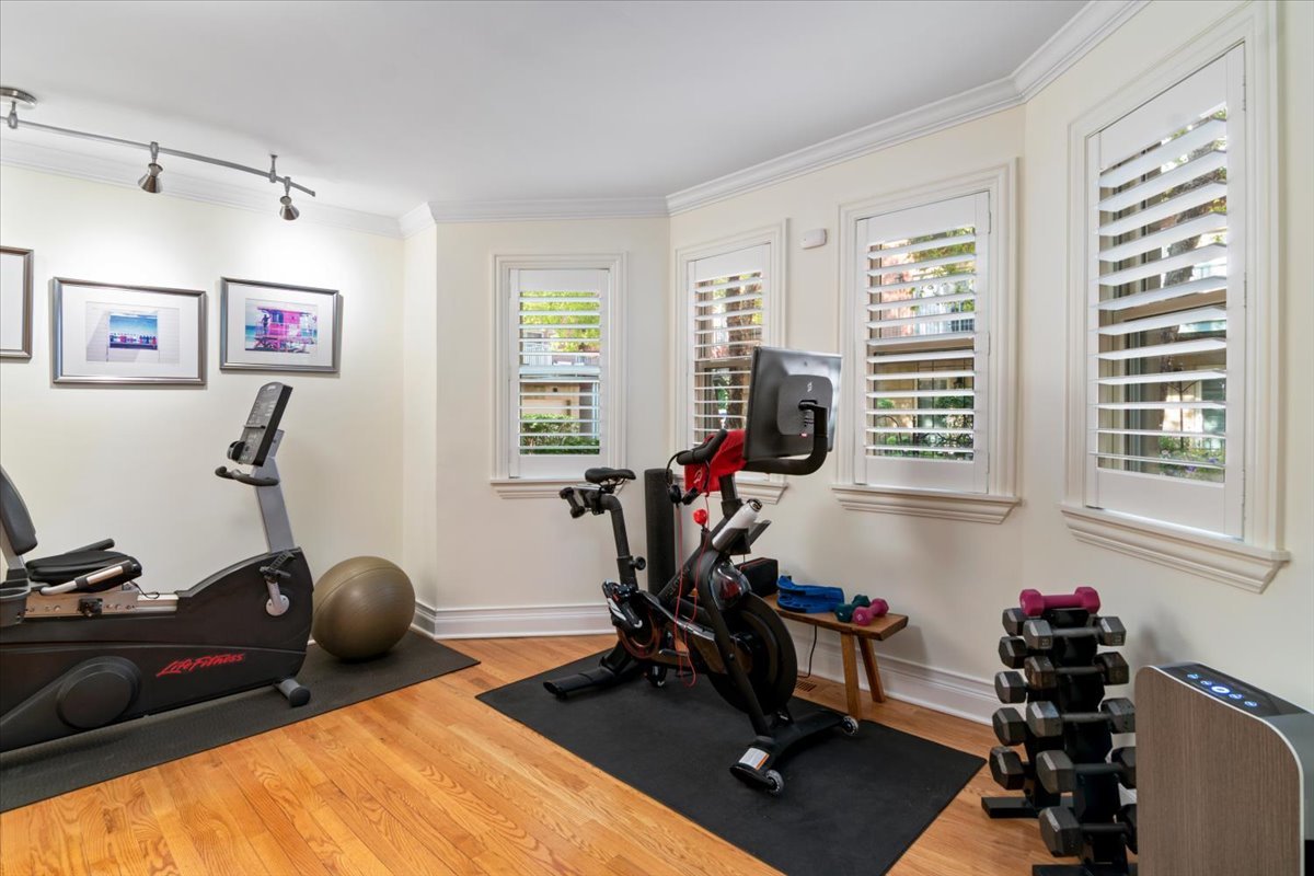 4530 S Woodlawn Avenue 305 Property Photo 25