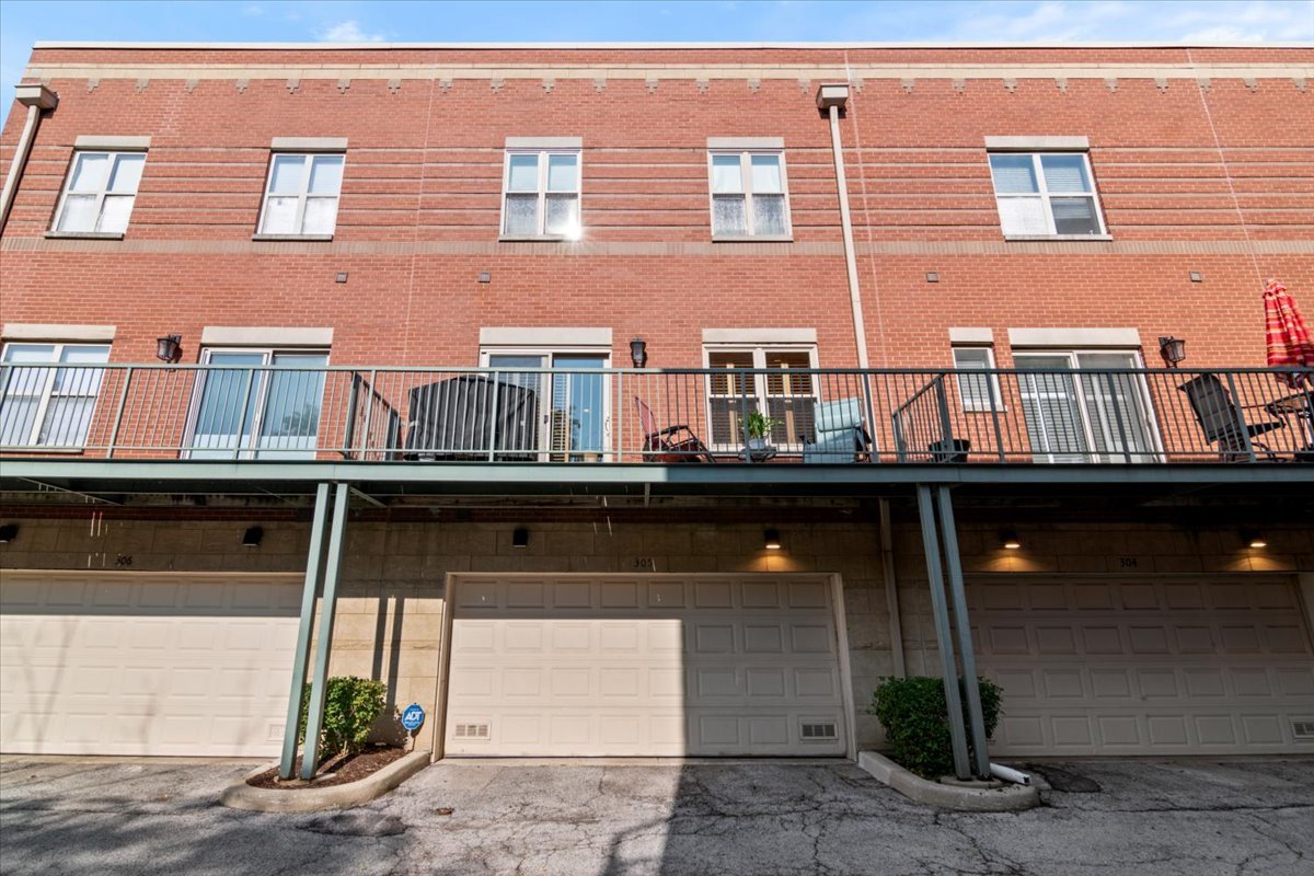 4530 S Woodlawn Avenue 305 Property Photo 29
