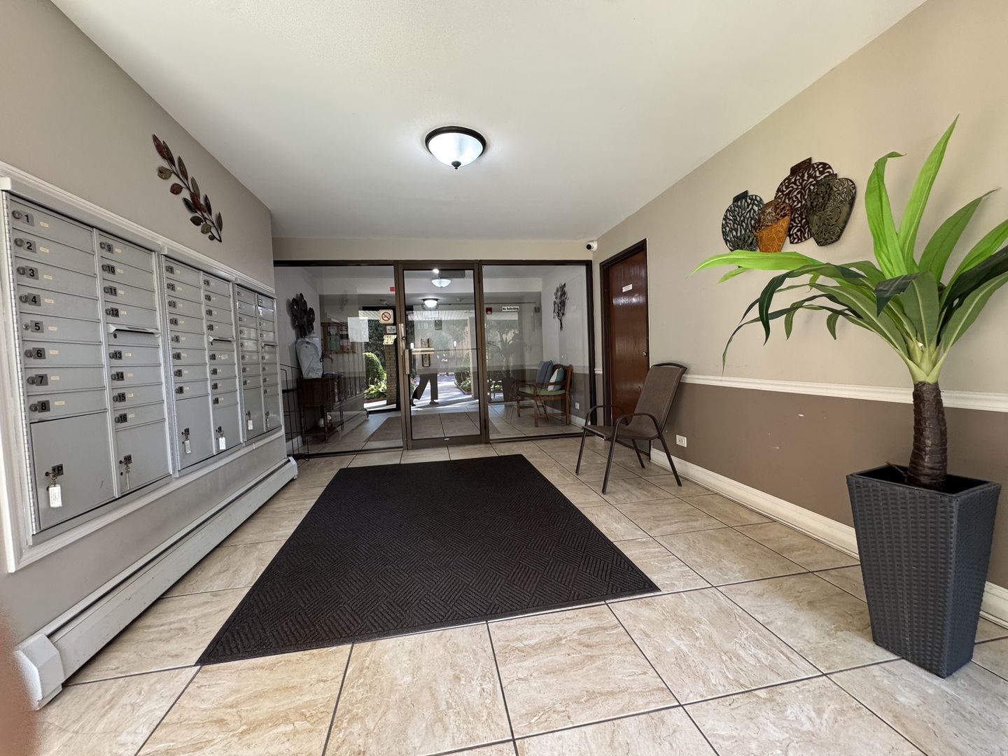 6630 S Brainard Avenue 407 Property Photo 3