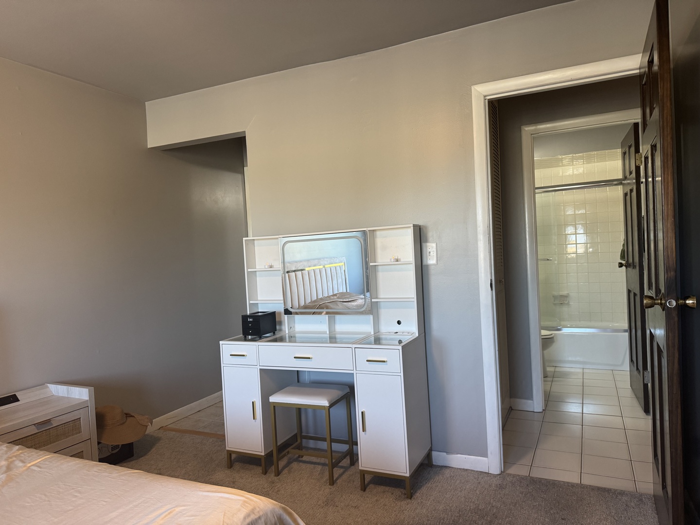 6630 S Brainard Avenue 407 Property Photo 14