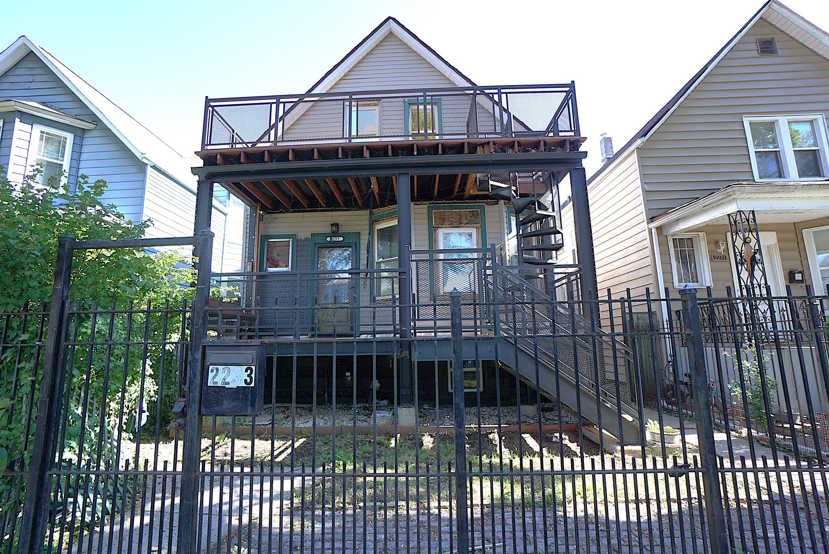 2233 N Kenneth Avenue Property Photo 1
