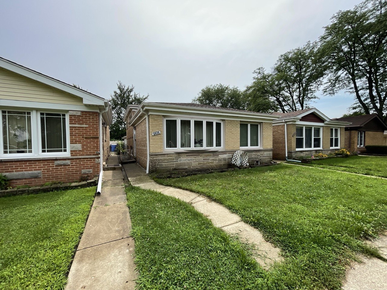 4253 W Devon Avenue Property Photo 1