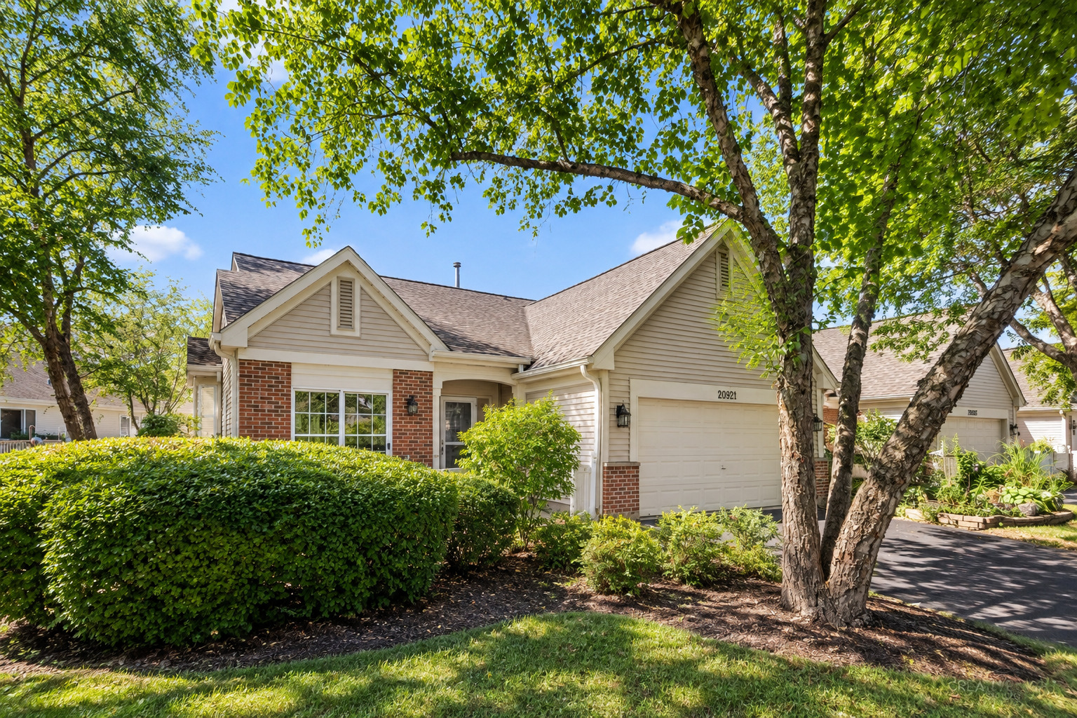 20921 W BLOSSOM Lane Property Photo 1