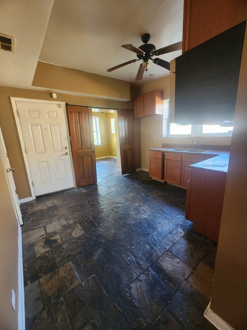 852 E 88th Street Property Photo 11