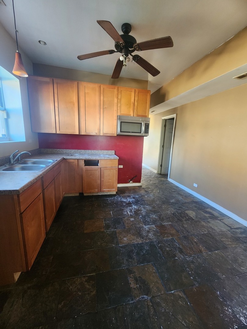852 E 88th Street Property Photo 13