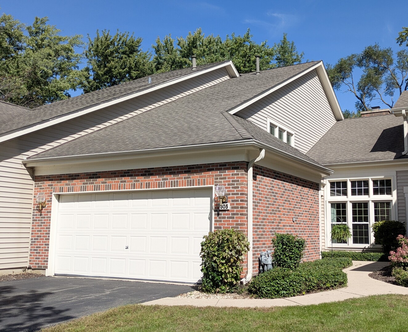 305 Stonefield Court Property Photo 1