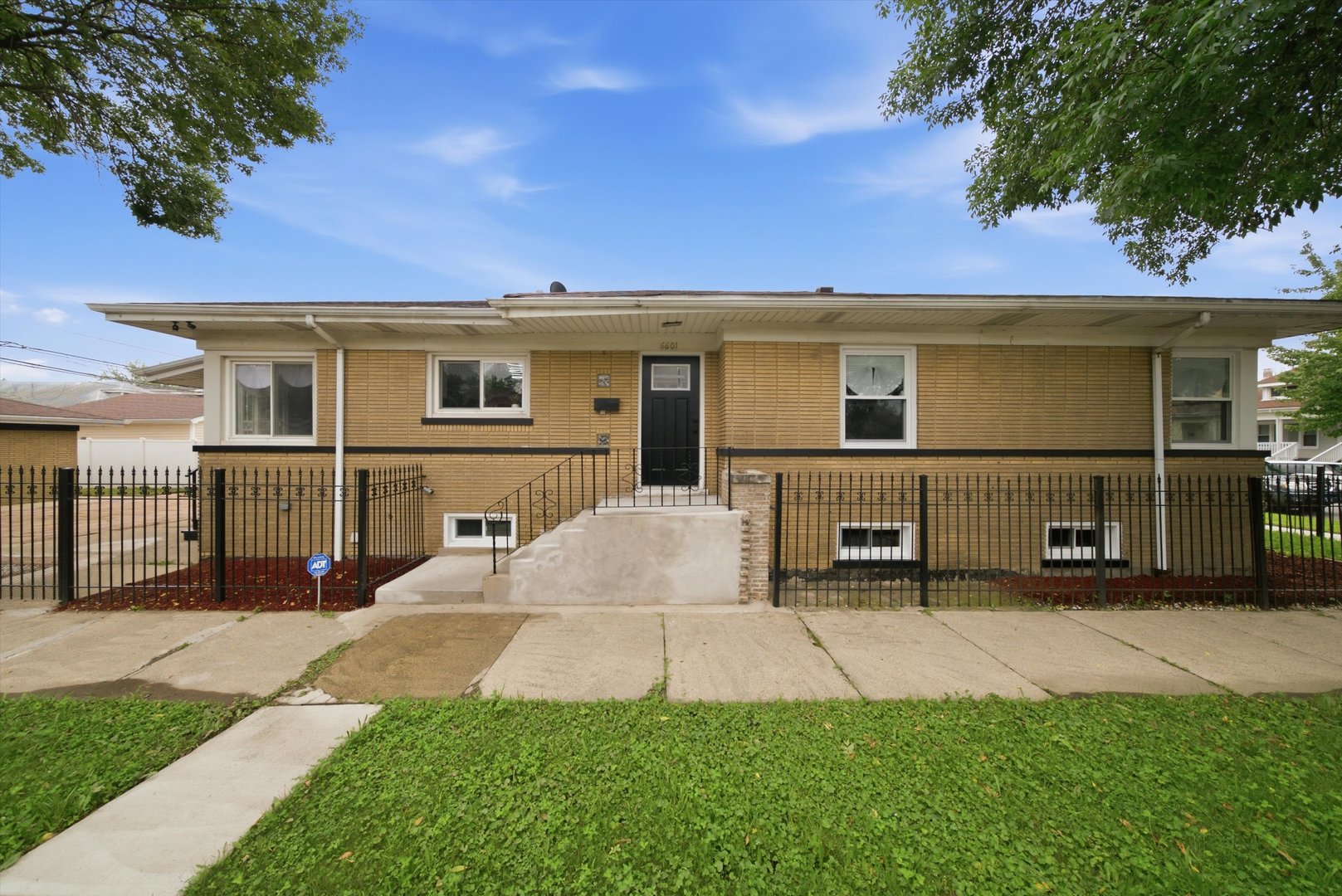 6601 S Francisco Avenue Property Photo 2