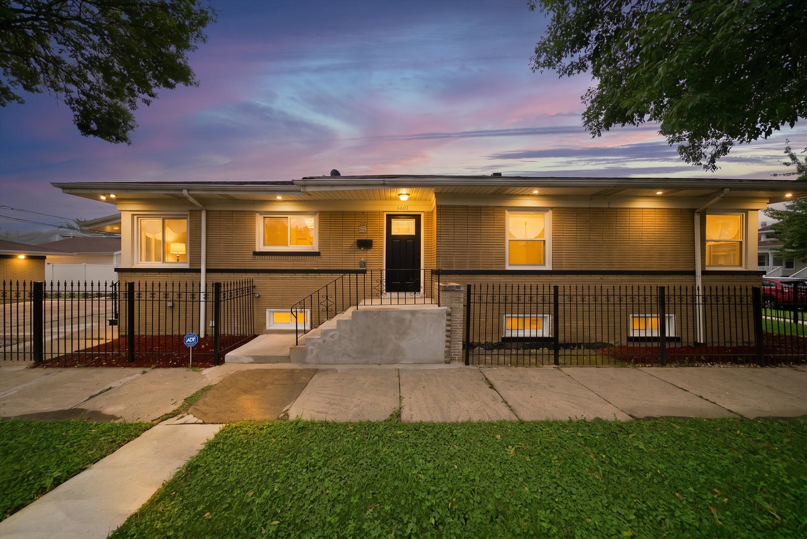 6601 S Francisco Avenue Property Photo 3