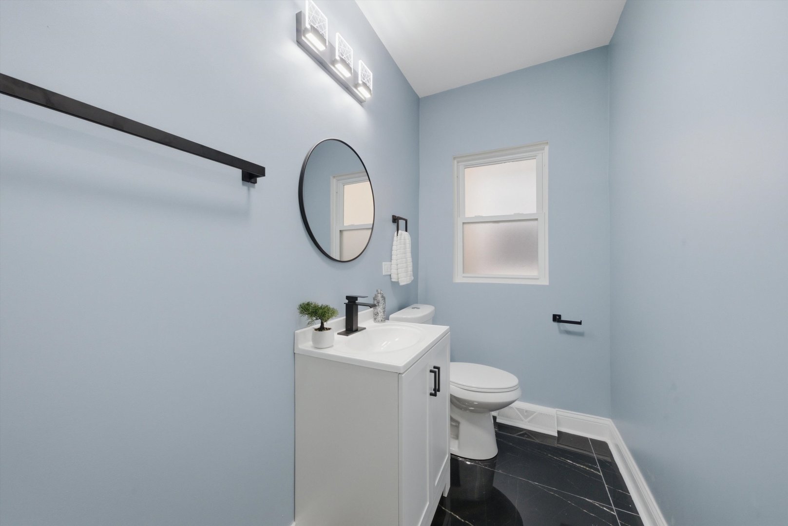 6601 S Francisco Avenue Property Photo 12