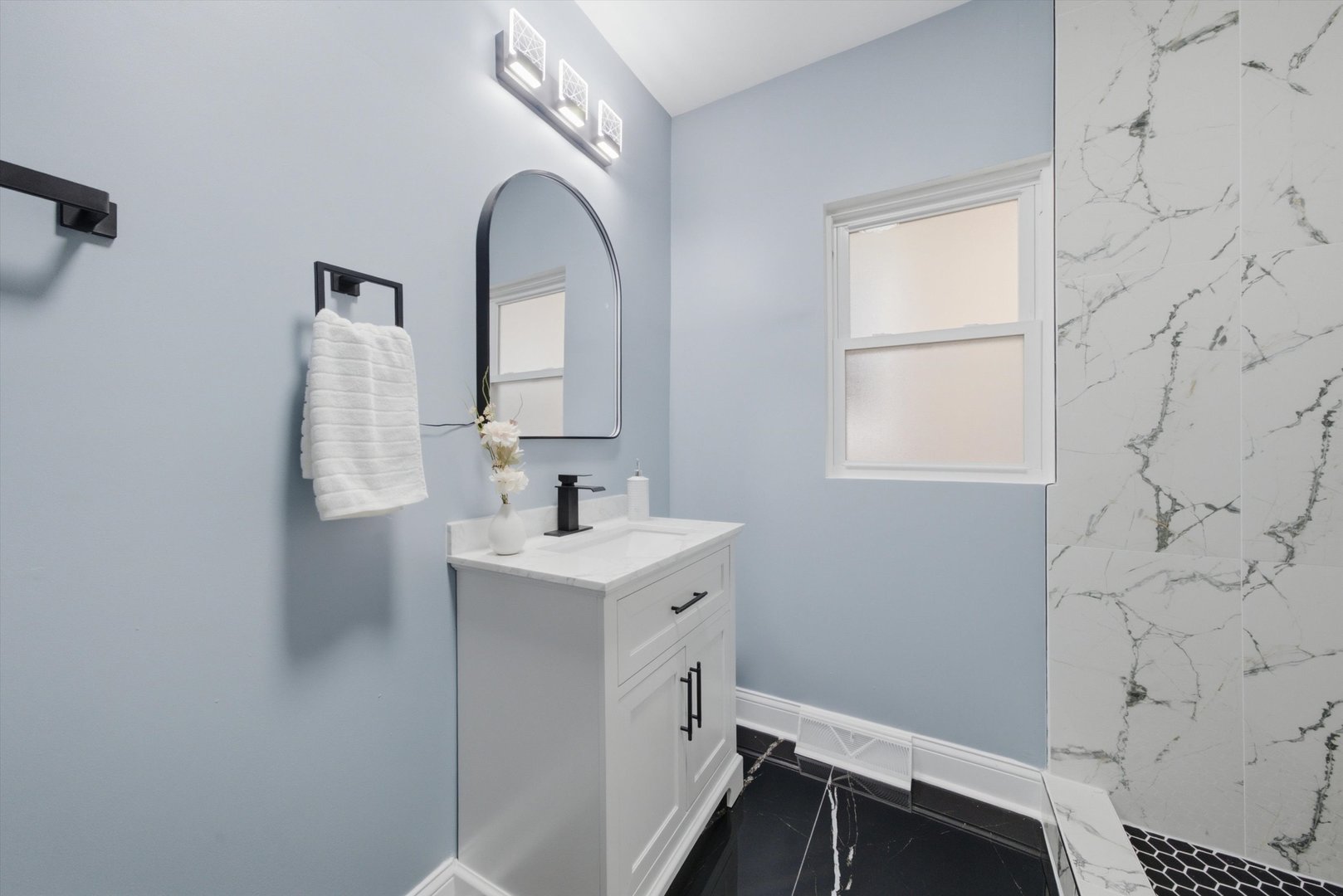 6601 S Francisco Avenue Property Photo 14
