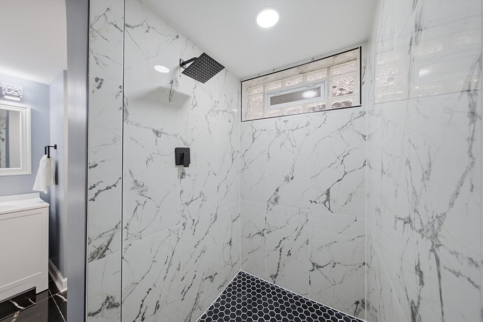 6601 S Francisco Avenue Property Photo 29