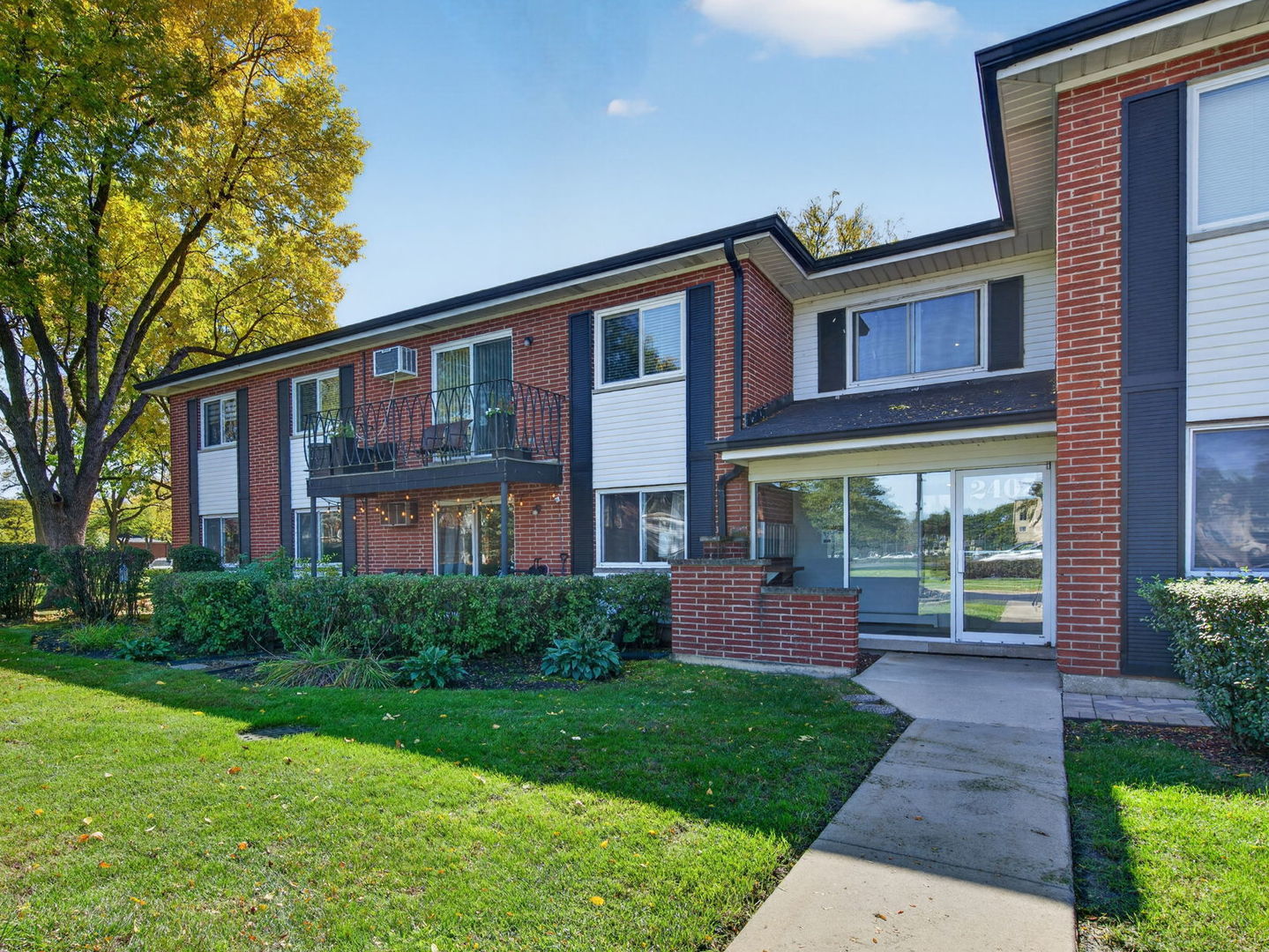 2407 E Brandenberry Court 1L