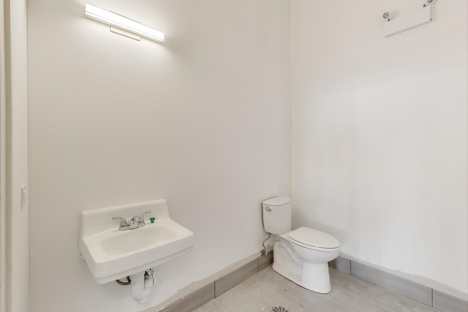1619 W Lawrence Avenue 1 Property Photo 5