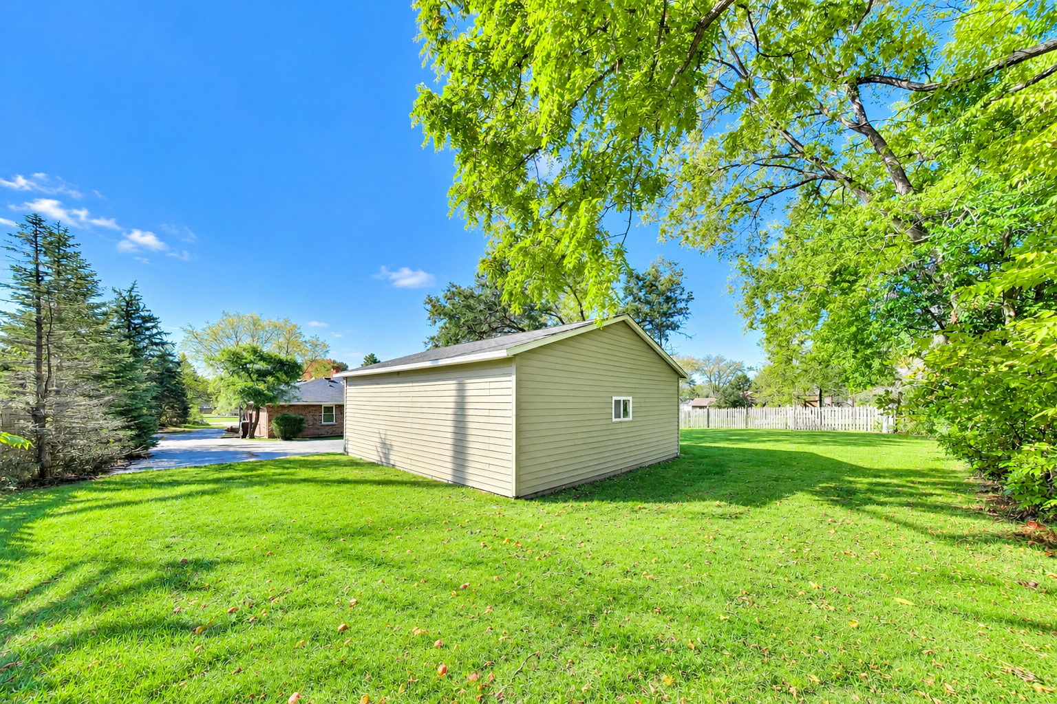 544 Fox Glove Lane Property Photo 32
