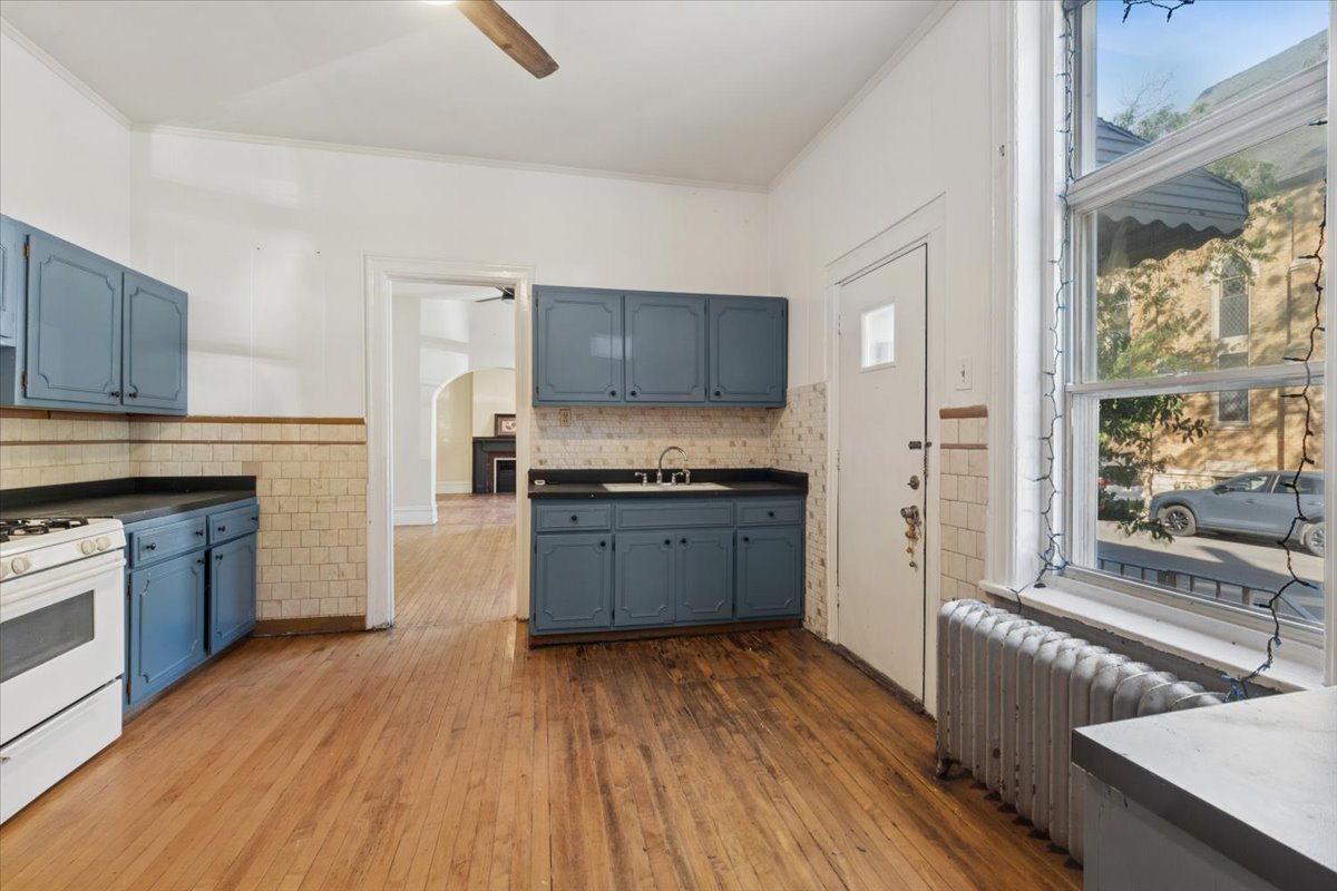 3700 S Honore Street Property Photo 4
