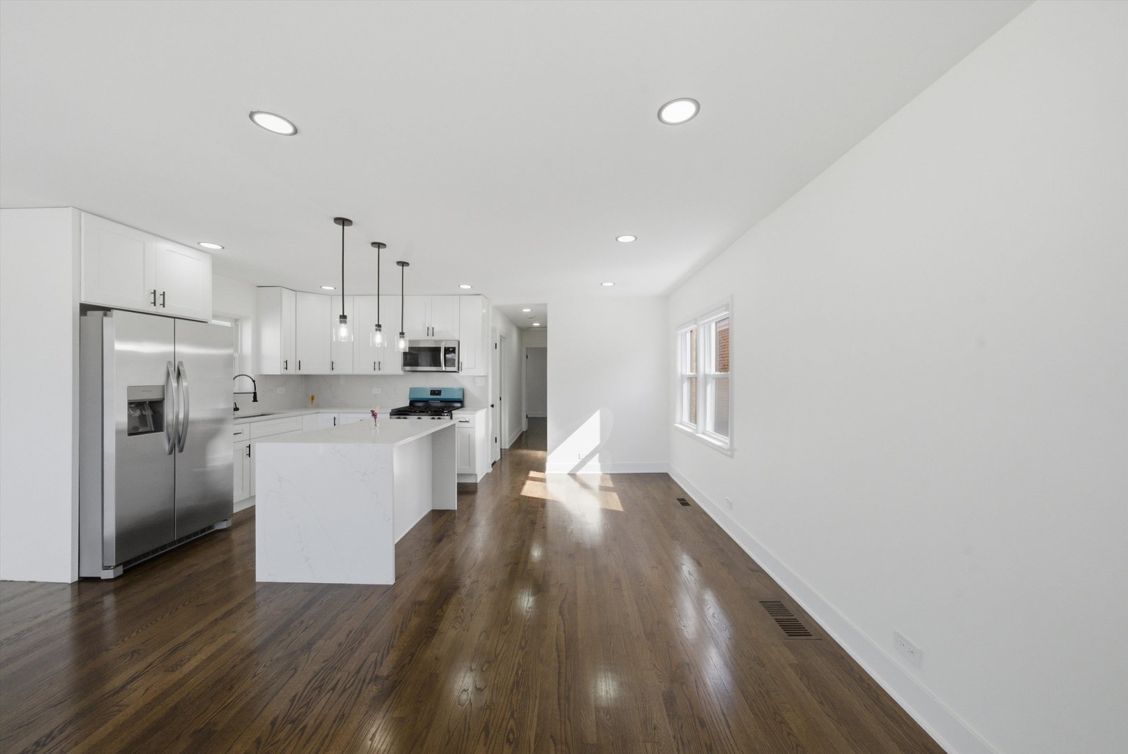 5711 S Mayfield Avenue Property Photo 6