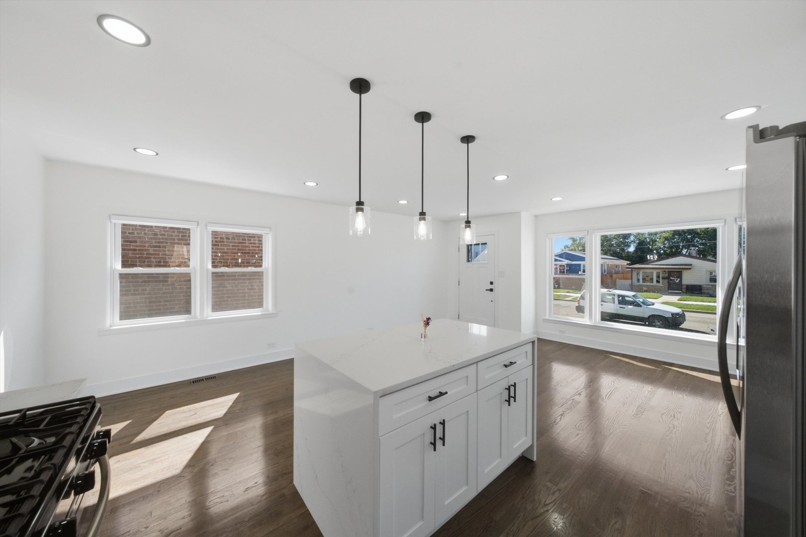 5711 S Mayfield Avenue Property Photo 11
