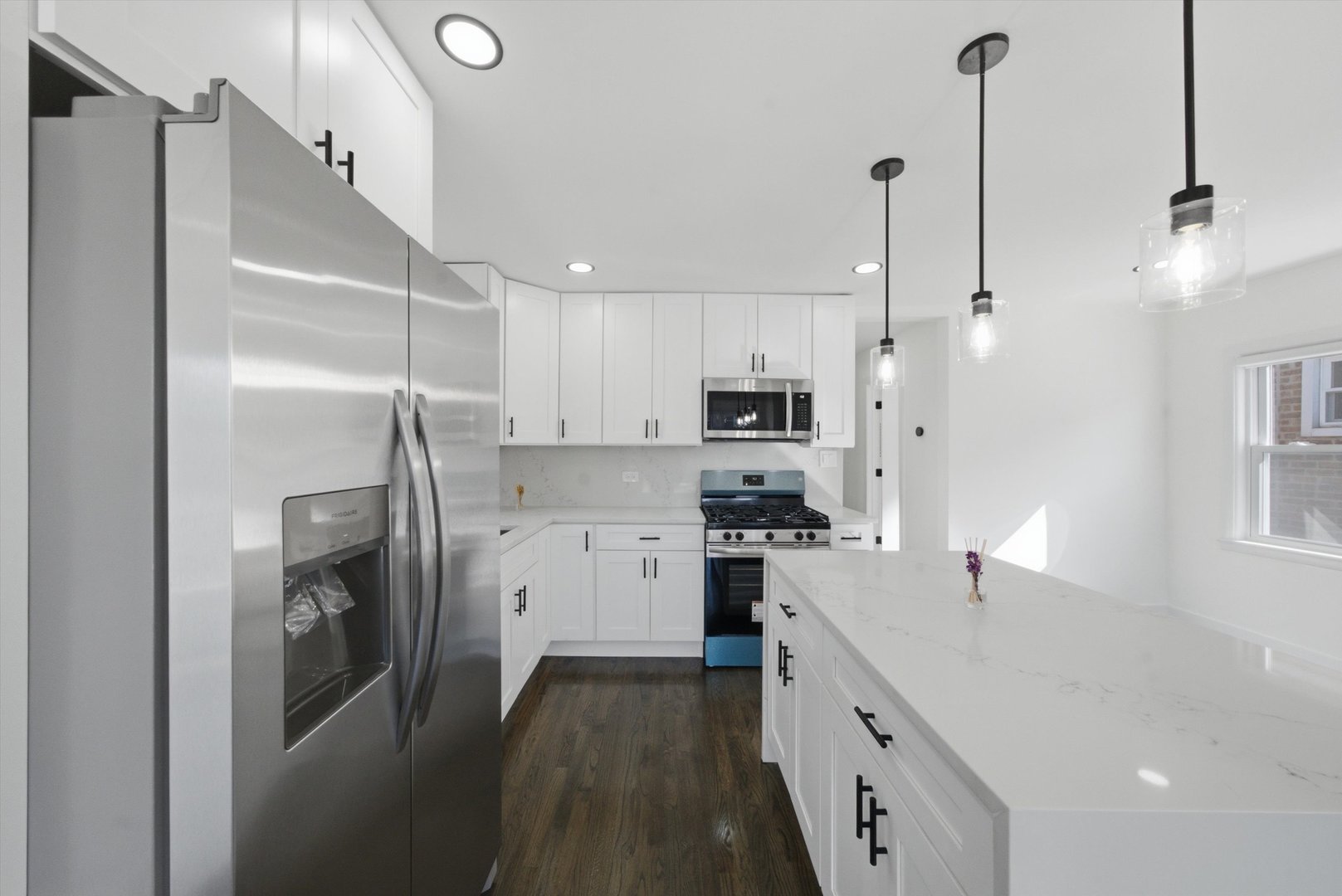 5711 S Mayfield Avenue Property Photo 12