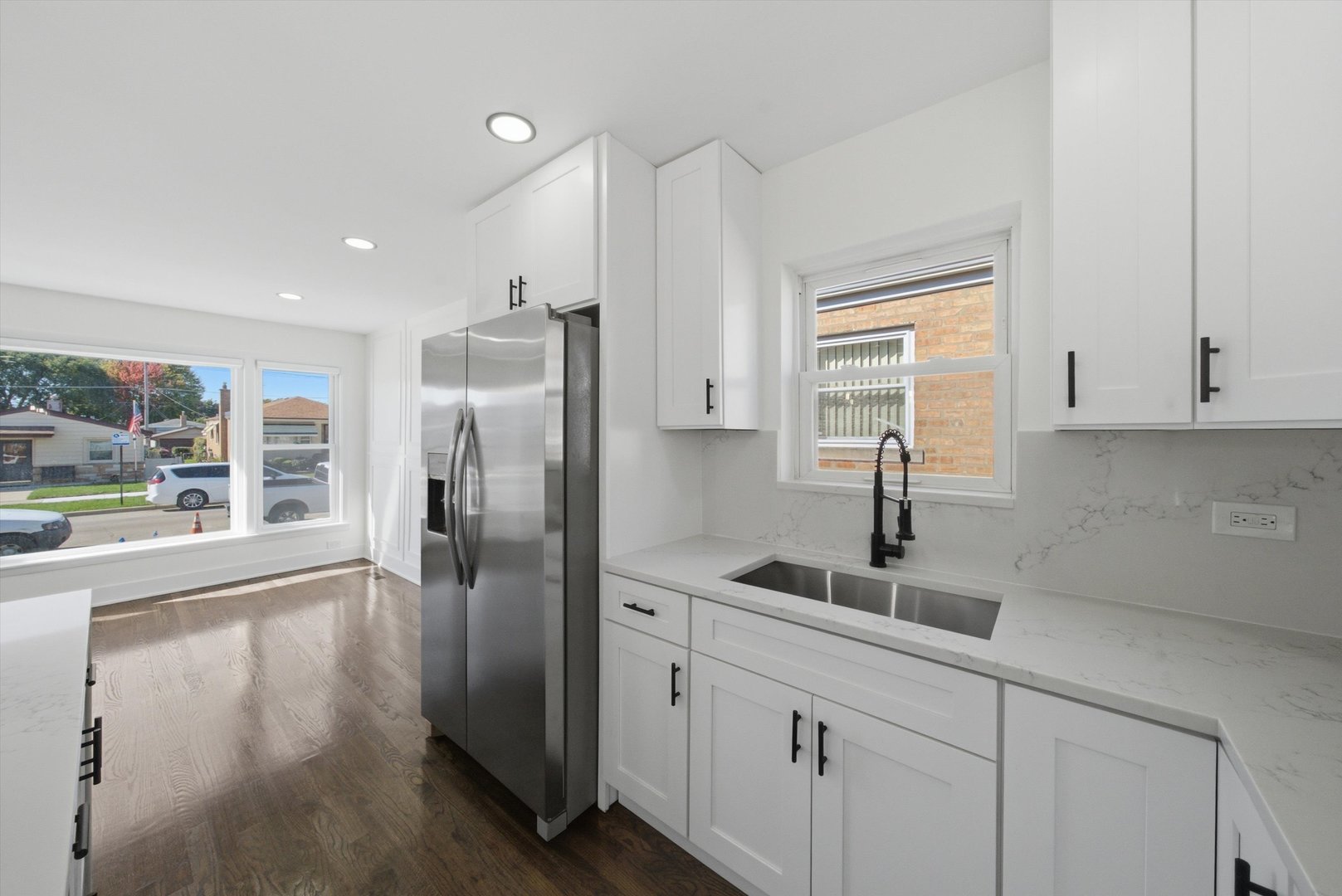 5711 S Mayfield Avenue Property Photo 13
