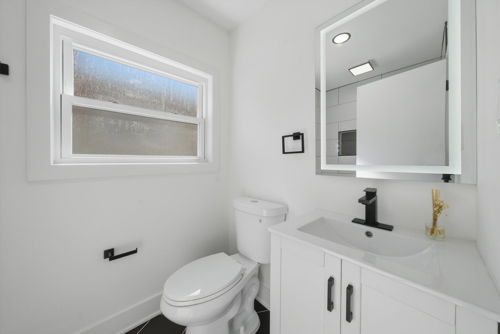 5711 S Mayfield Avenue Property Photo 19