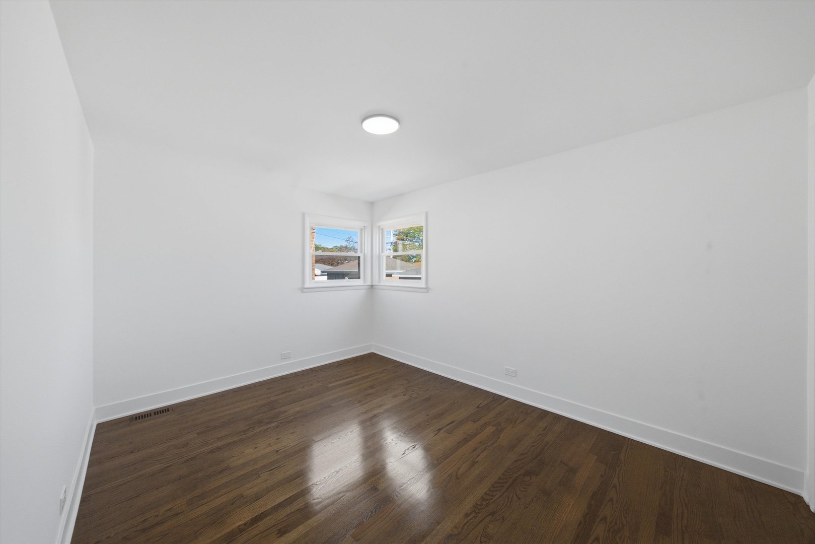 5711 S Mayfield Avenue Property Photo 21