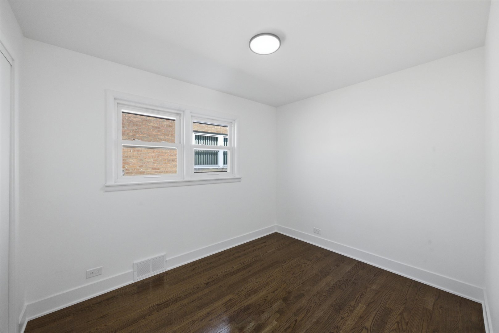 5711 S Mayfield Avenue Property Photo 23