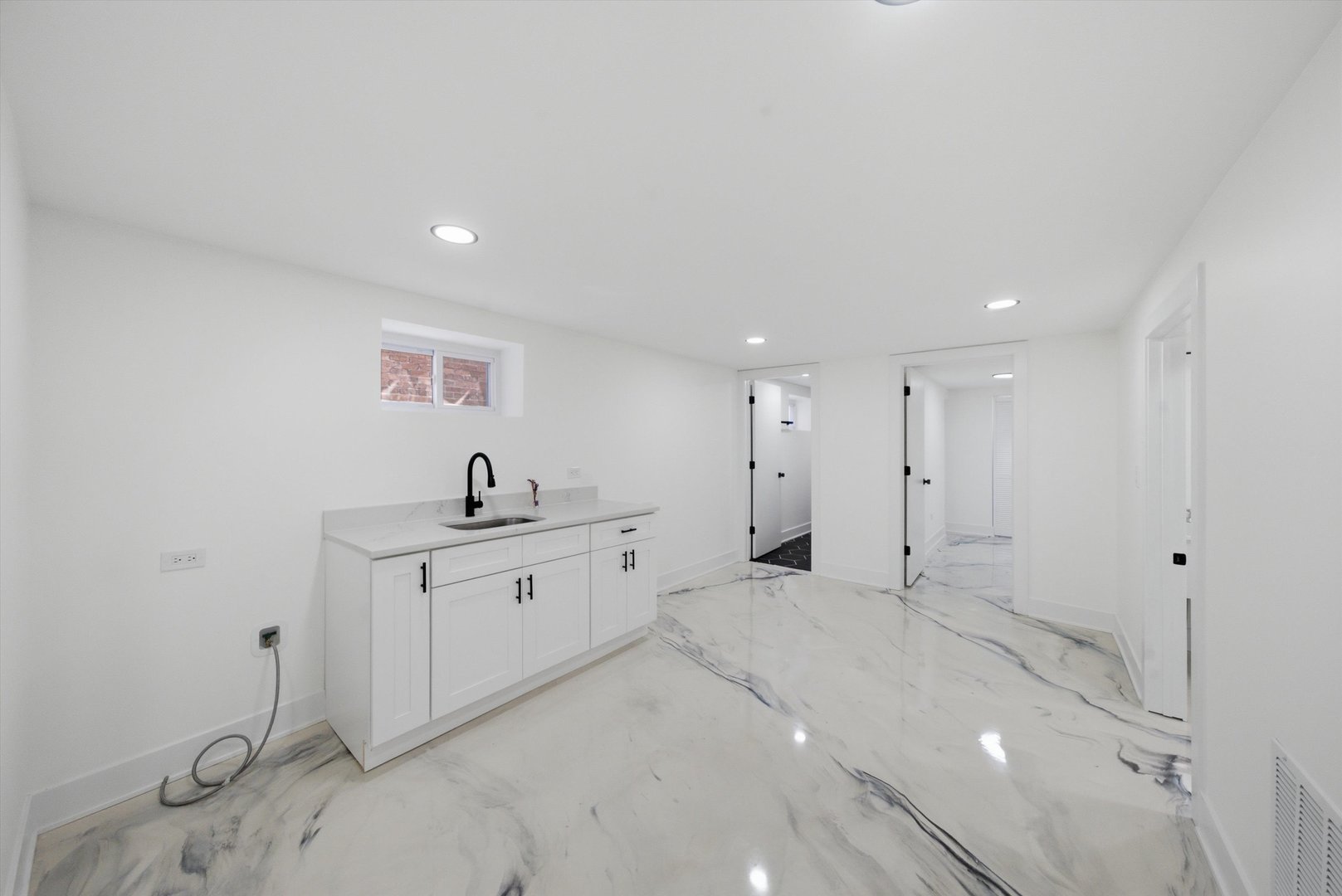 5711 S Mayfield Avenue Property Photo 25