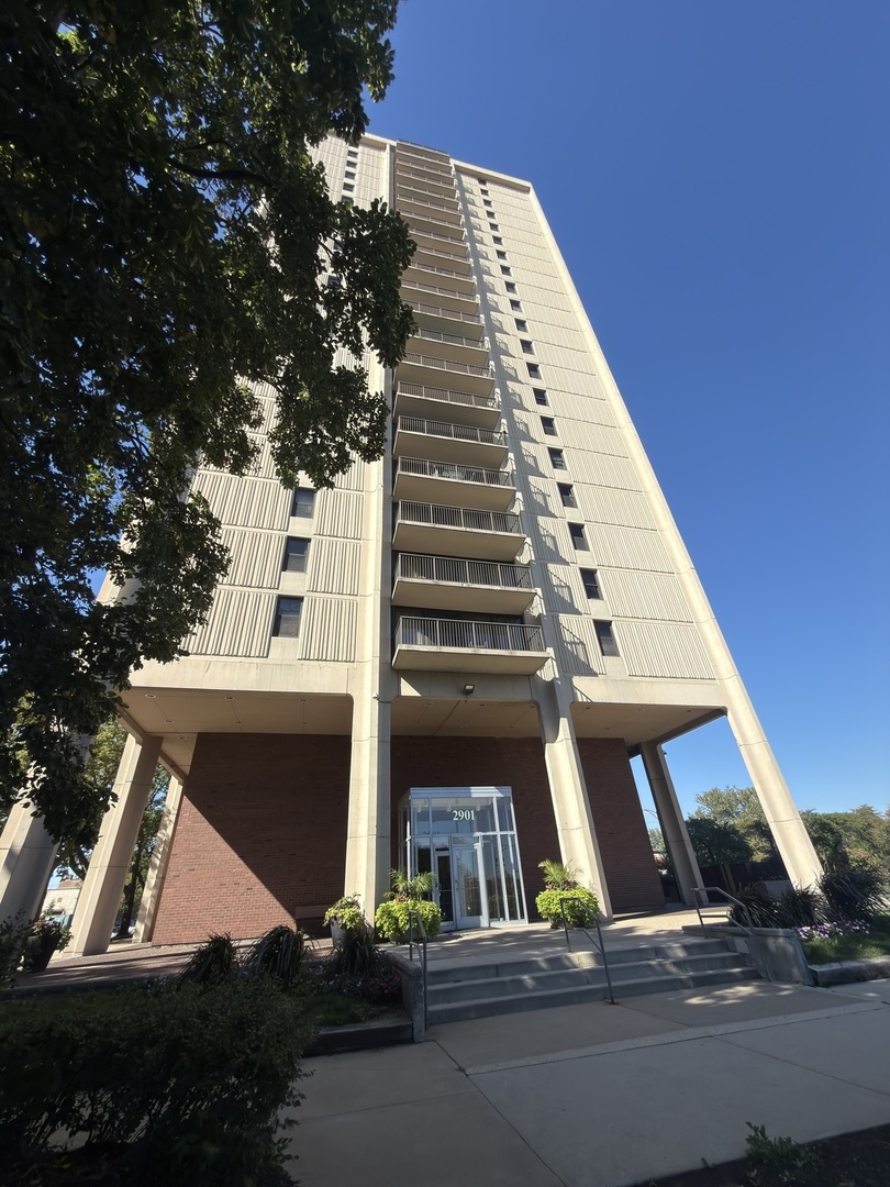2901 S Michigan Avenue 308 Property Photo 1