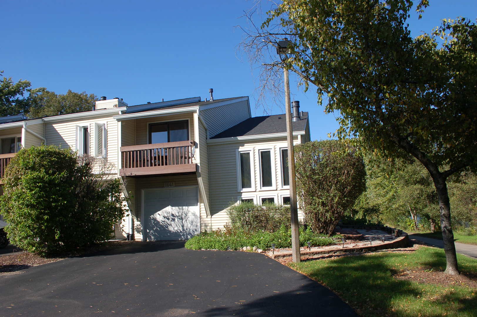 1641 Cove Court Property Photo 1