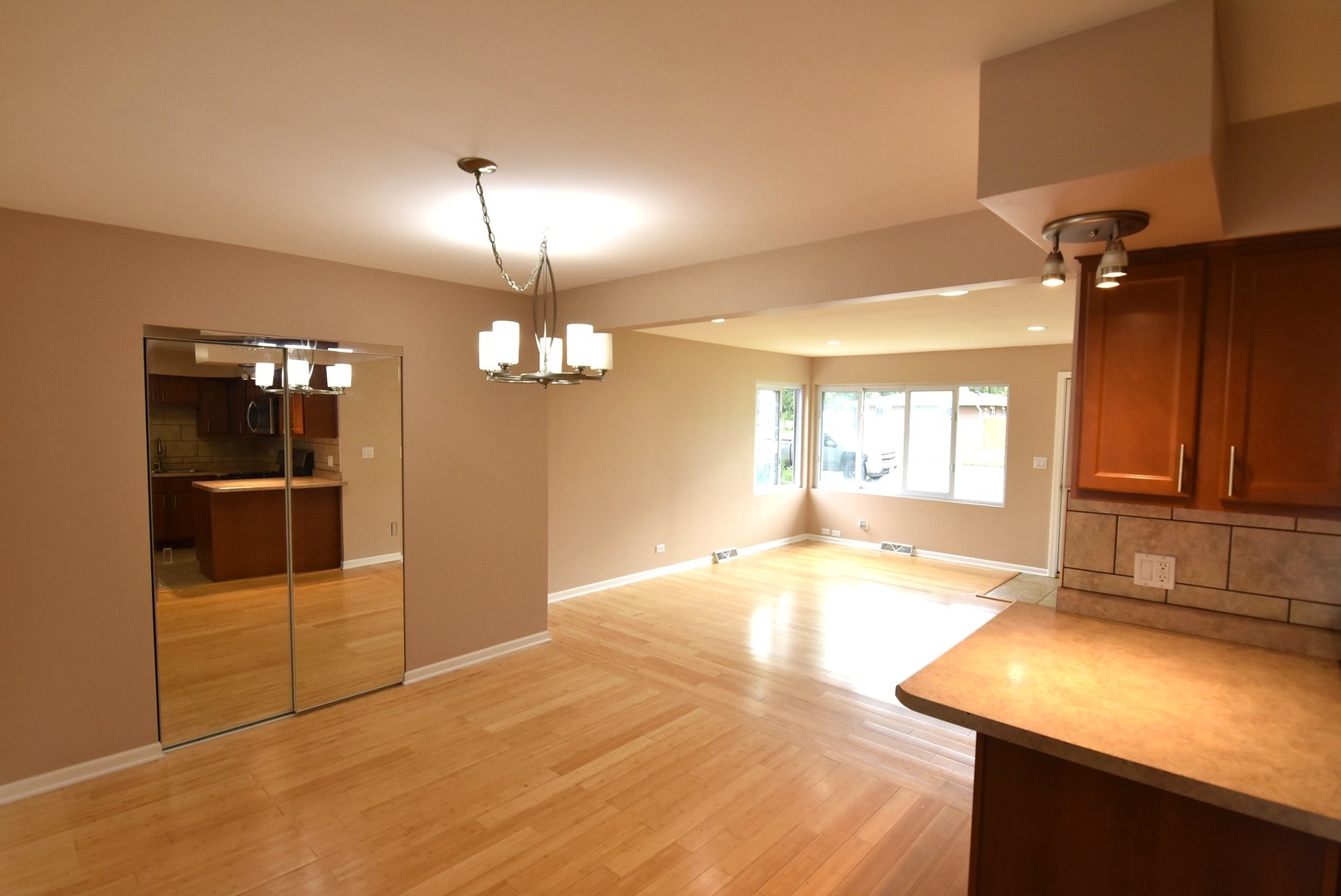 210 E Myrick Avenue Property Photo 7
