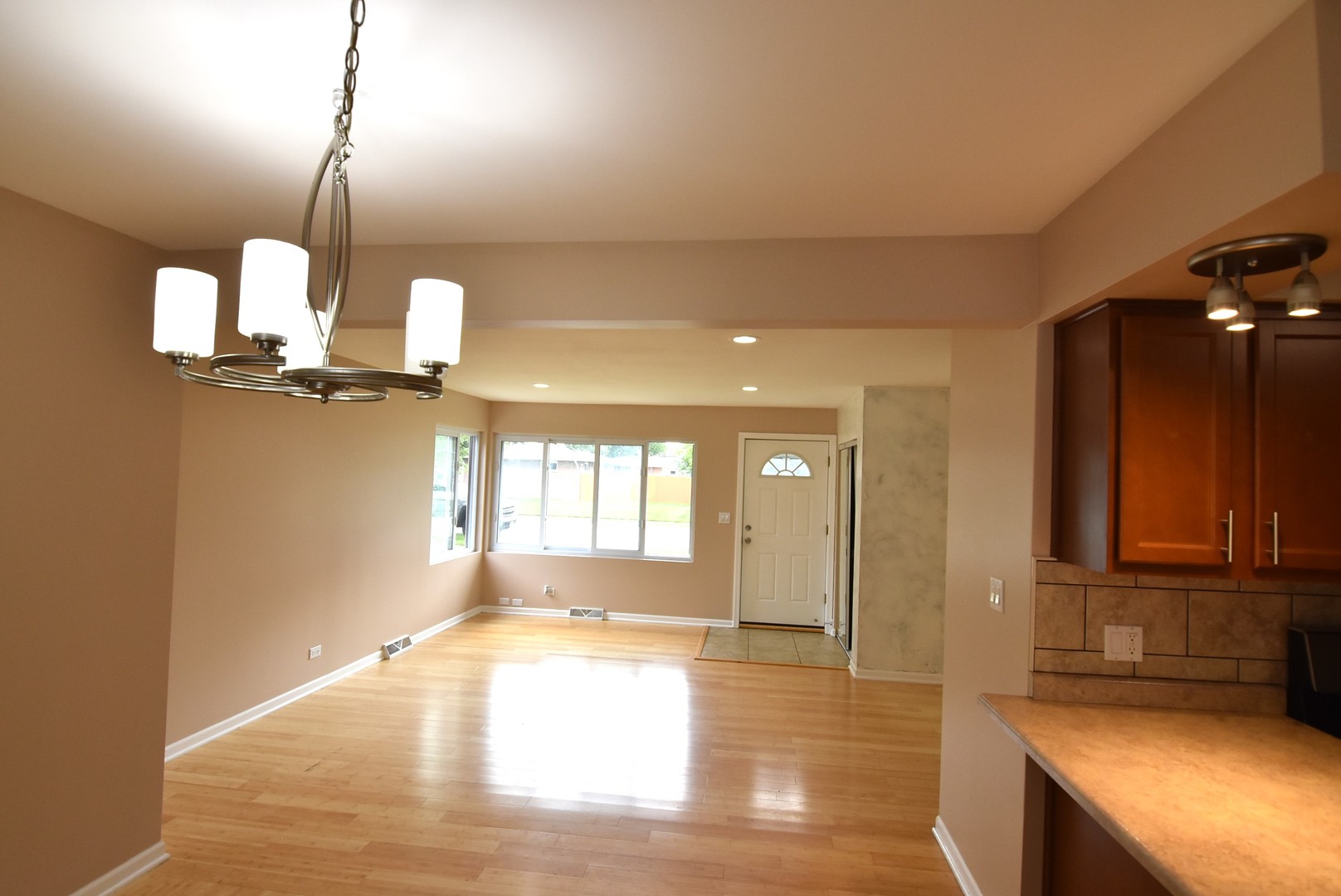 210 E Myrick Avenue Property Photo 8