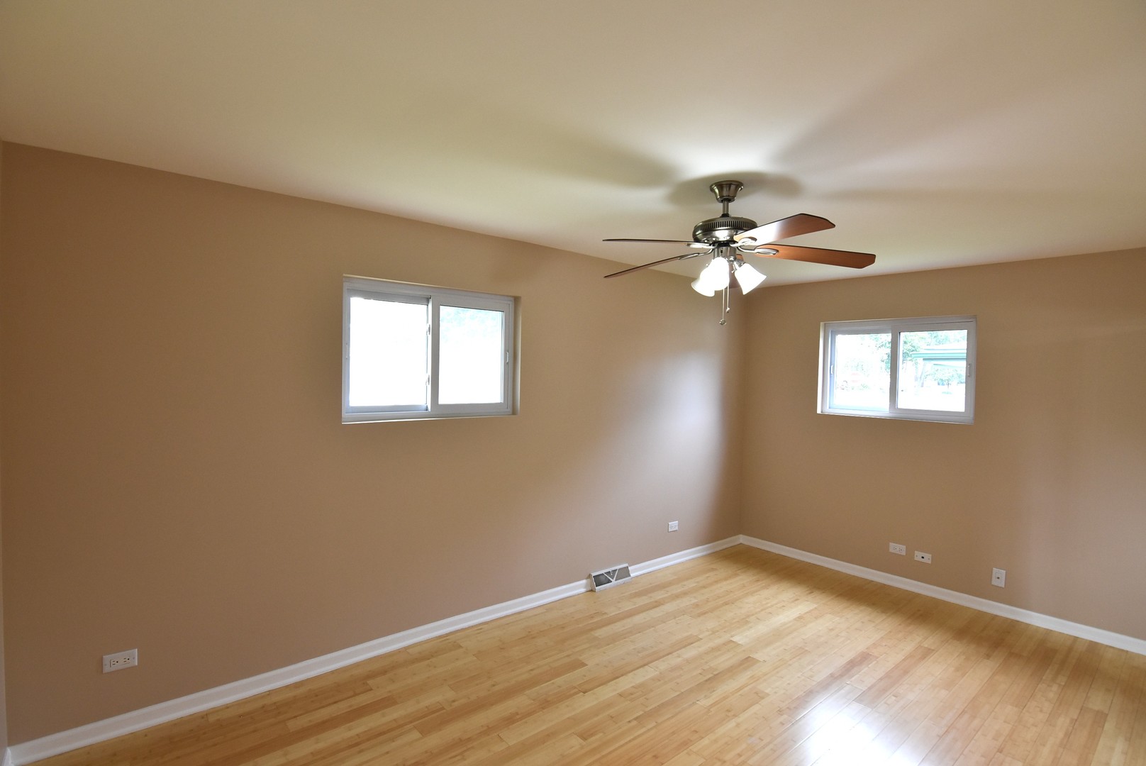 210 E Myrick Avenue Property Photo 12