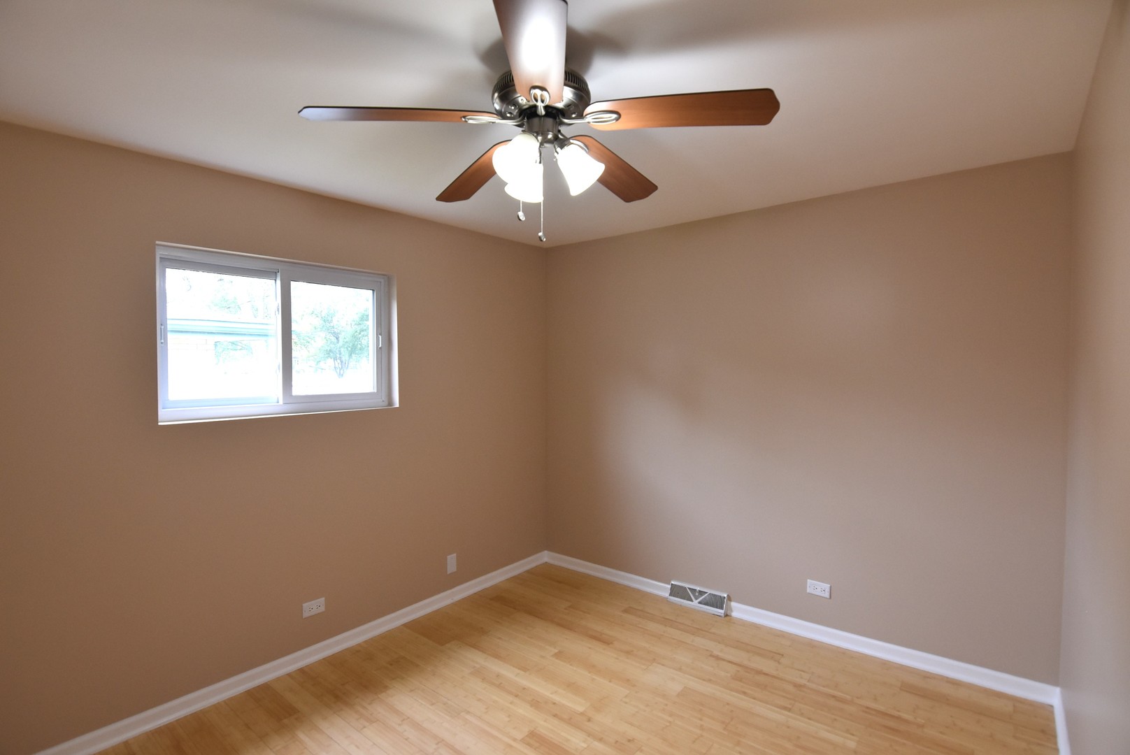 210 E Myrick Avenue Property Photo 16