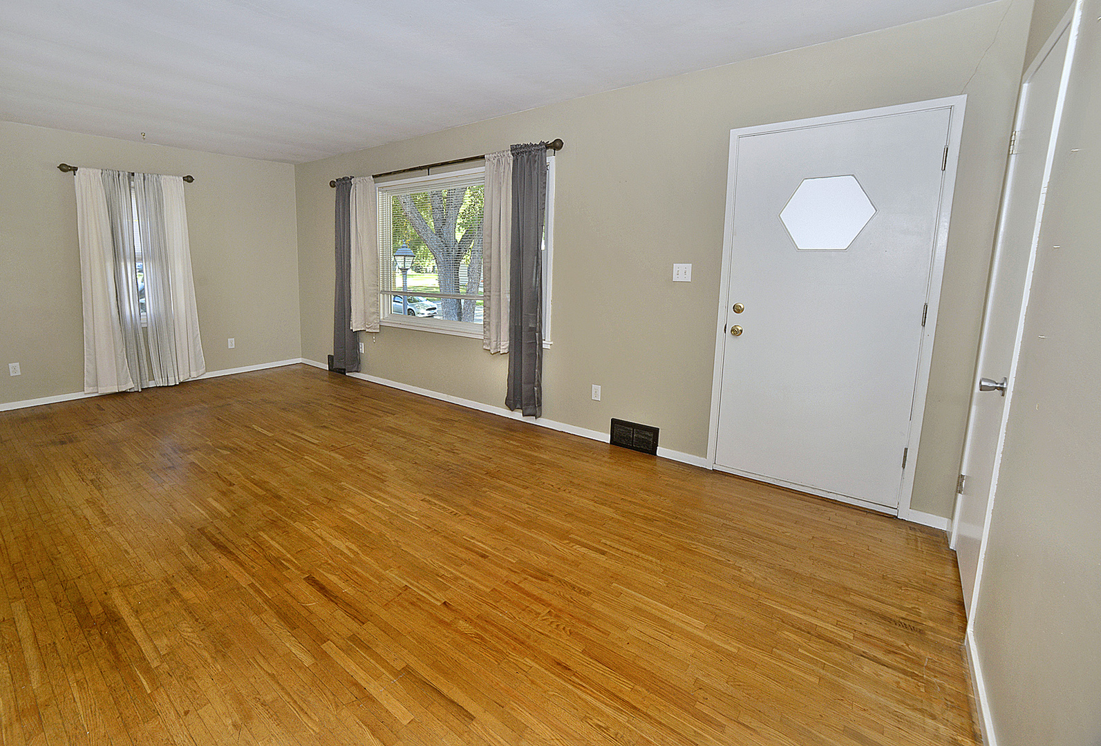 735 Sherwood Avenue Property Photo 2