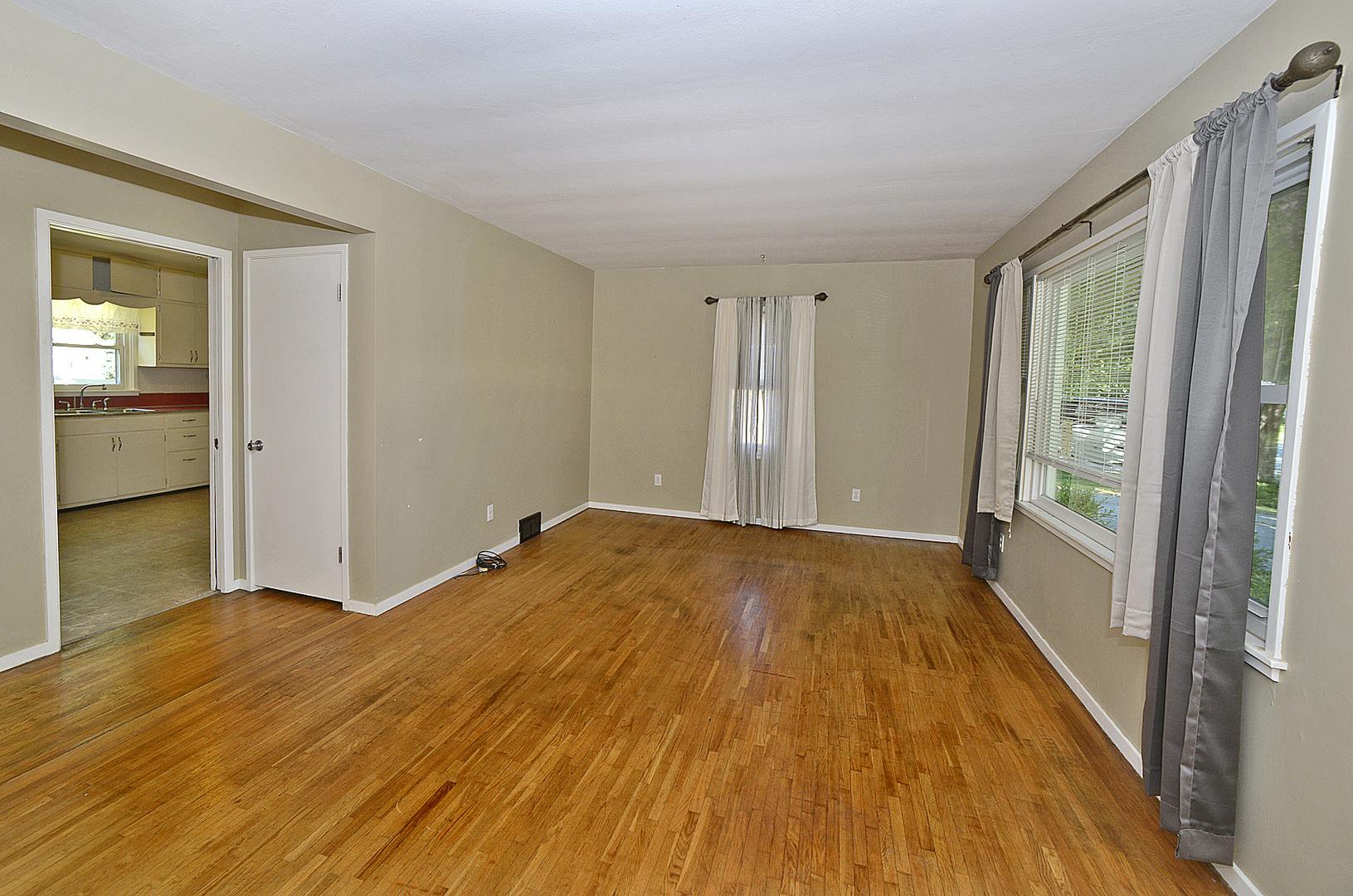 735 Sherwood Avenue Property Photo 3