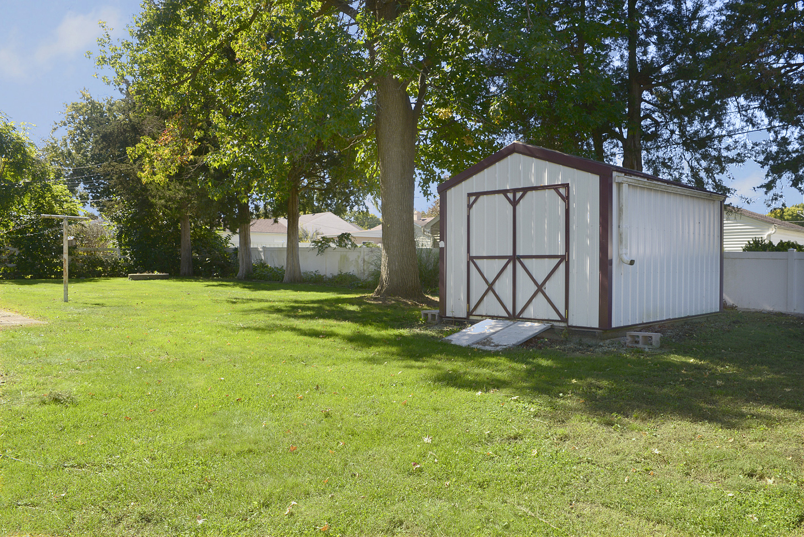 735 Sherwood Avenue Property Photo 22