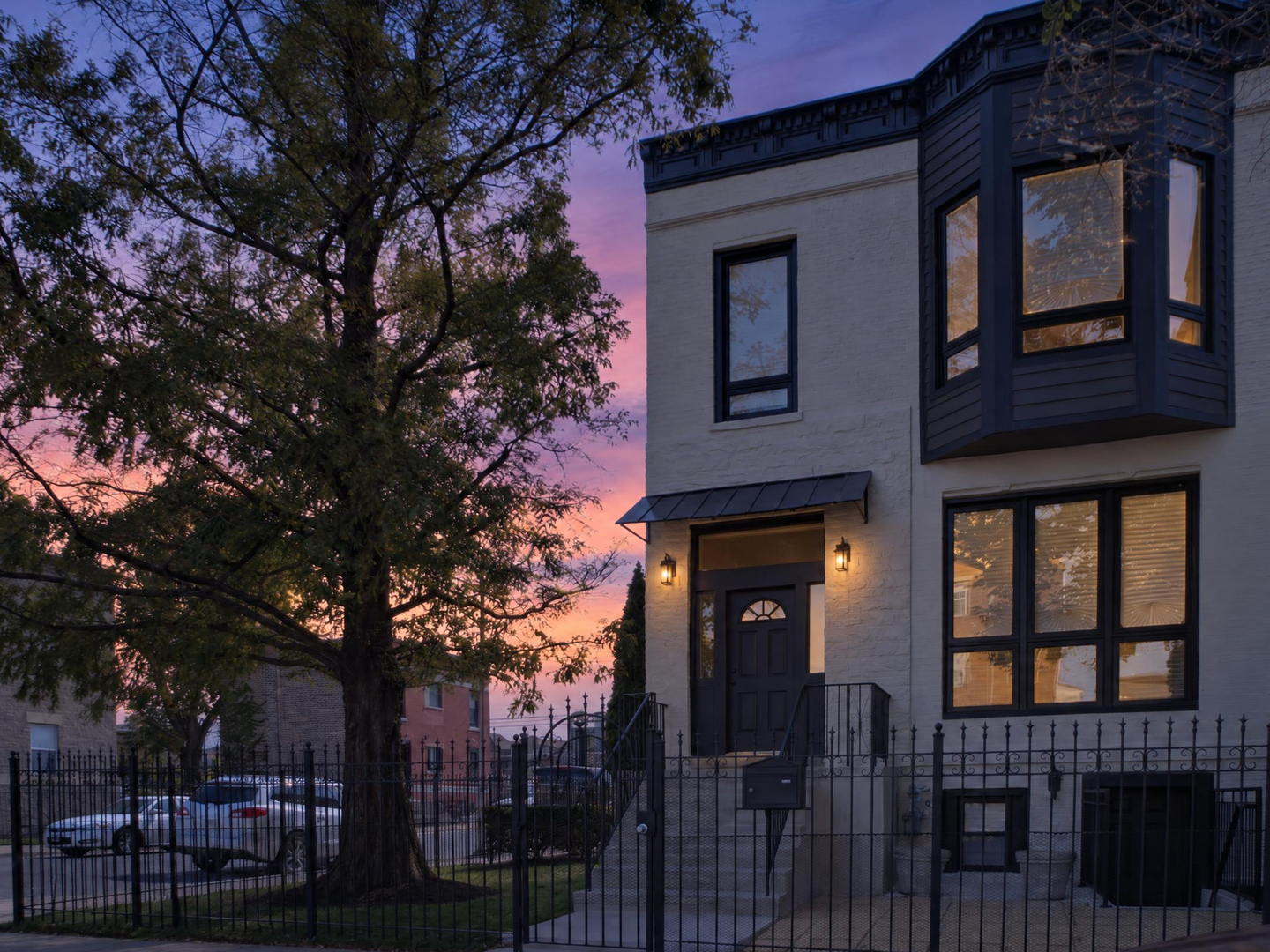 2703 W Warren Boulevard Picture