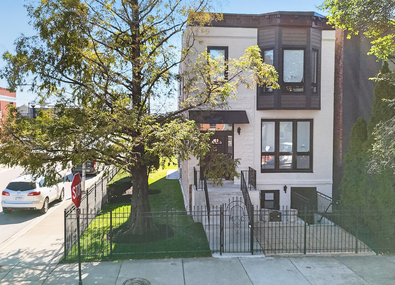 2703 W Warren Boulevard Property Photo 3