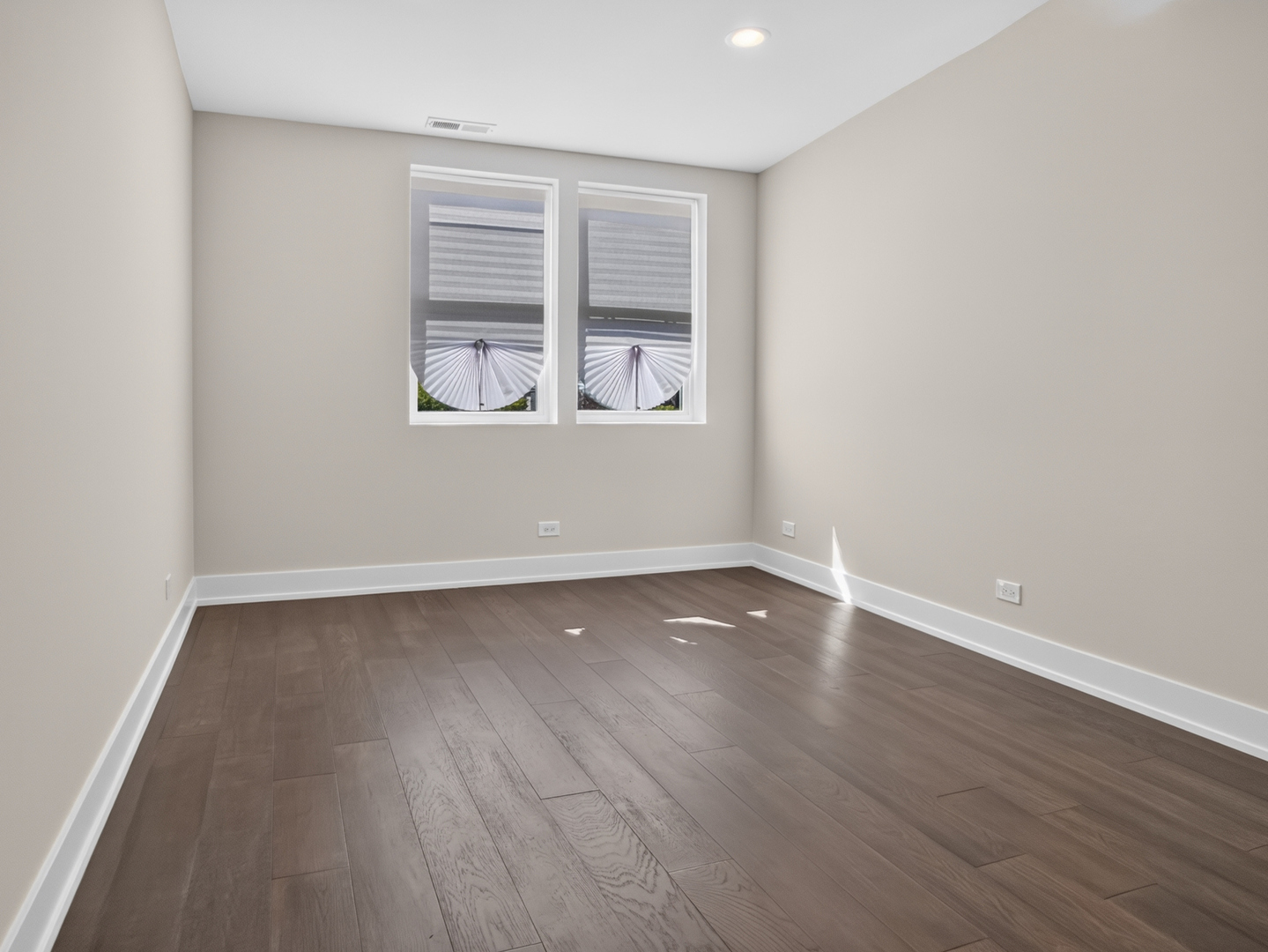 2703 W Warren Boulevard Property Photo 15
